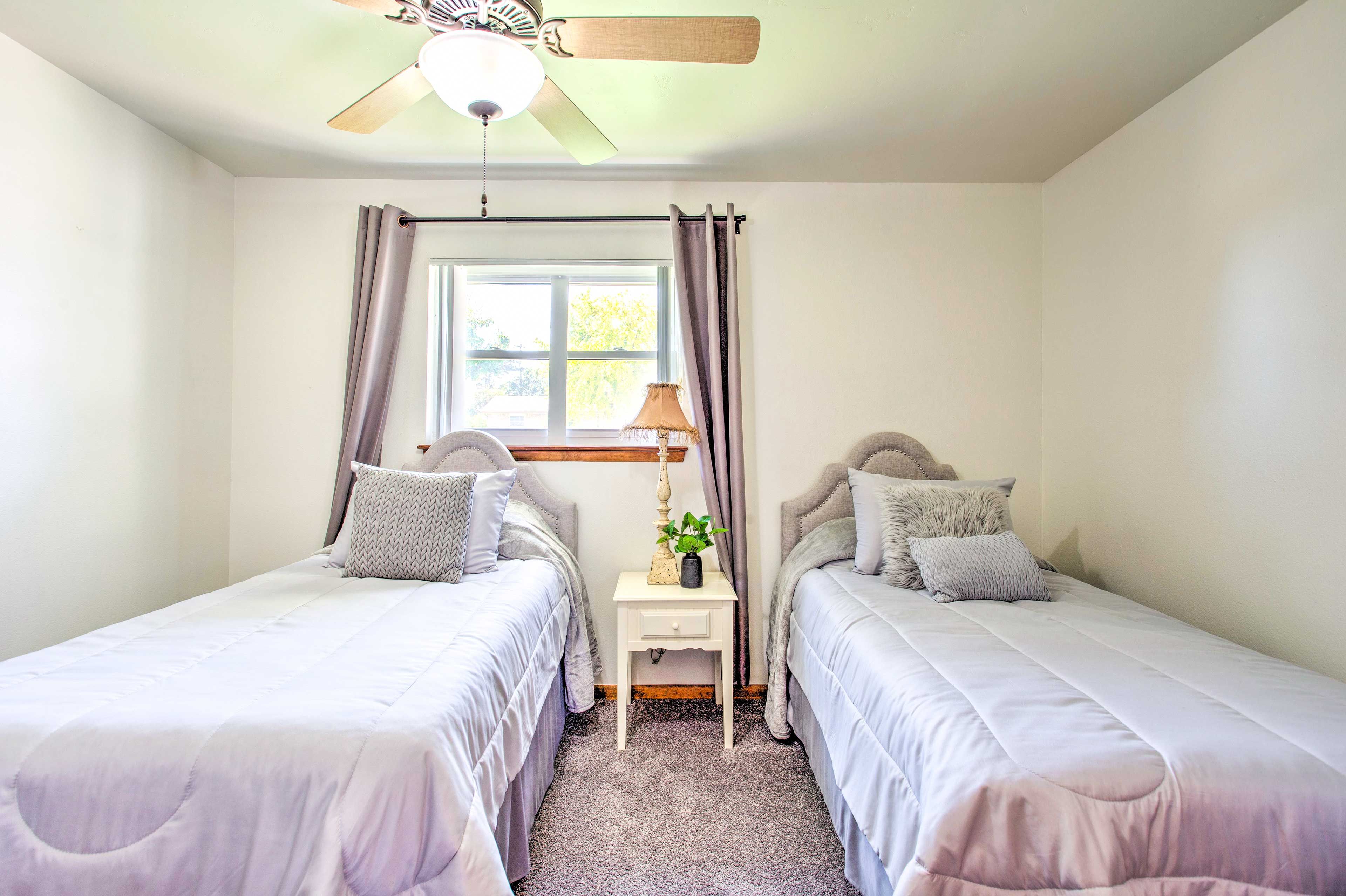 Bedroom 3 | 2 Twin Beds | Cabinet