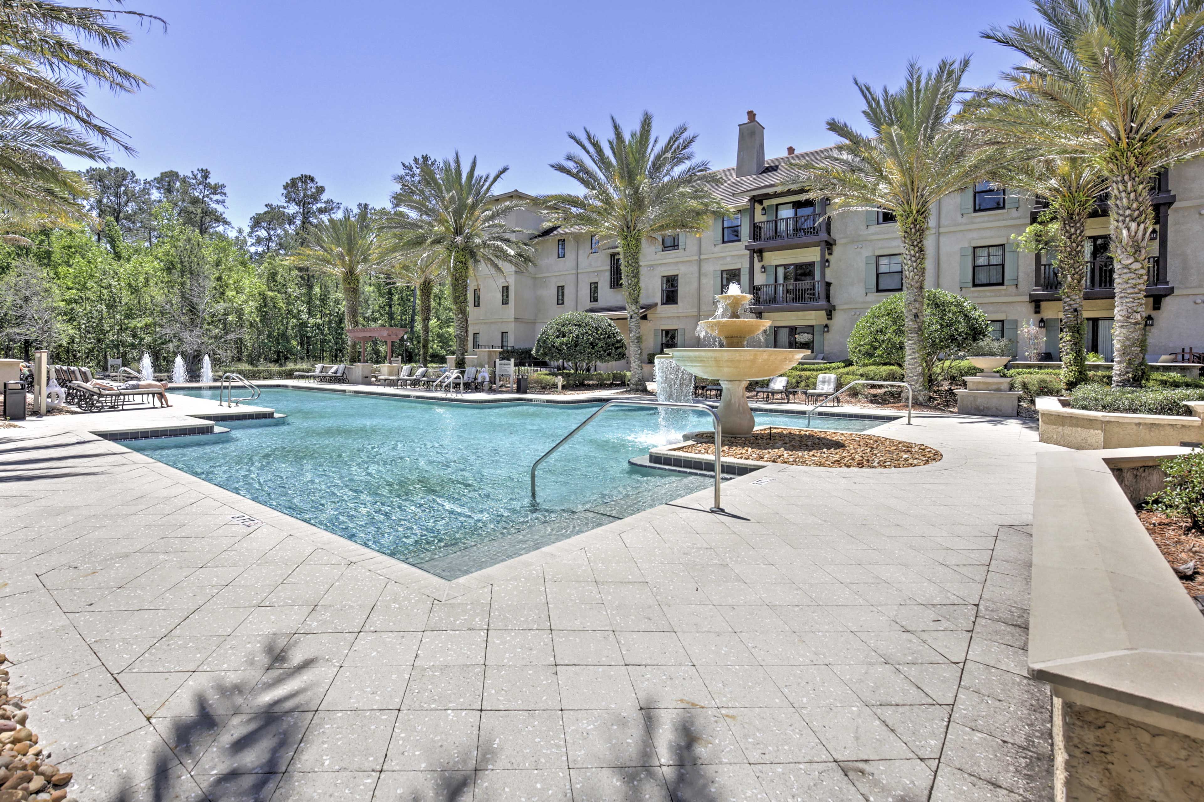 Lap Pool & Zero-Entry Pool Available | Tennis & Pickleball On-Site