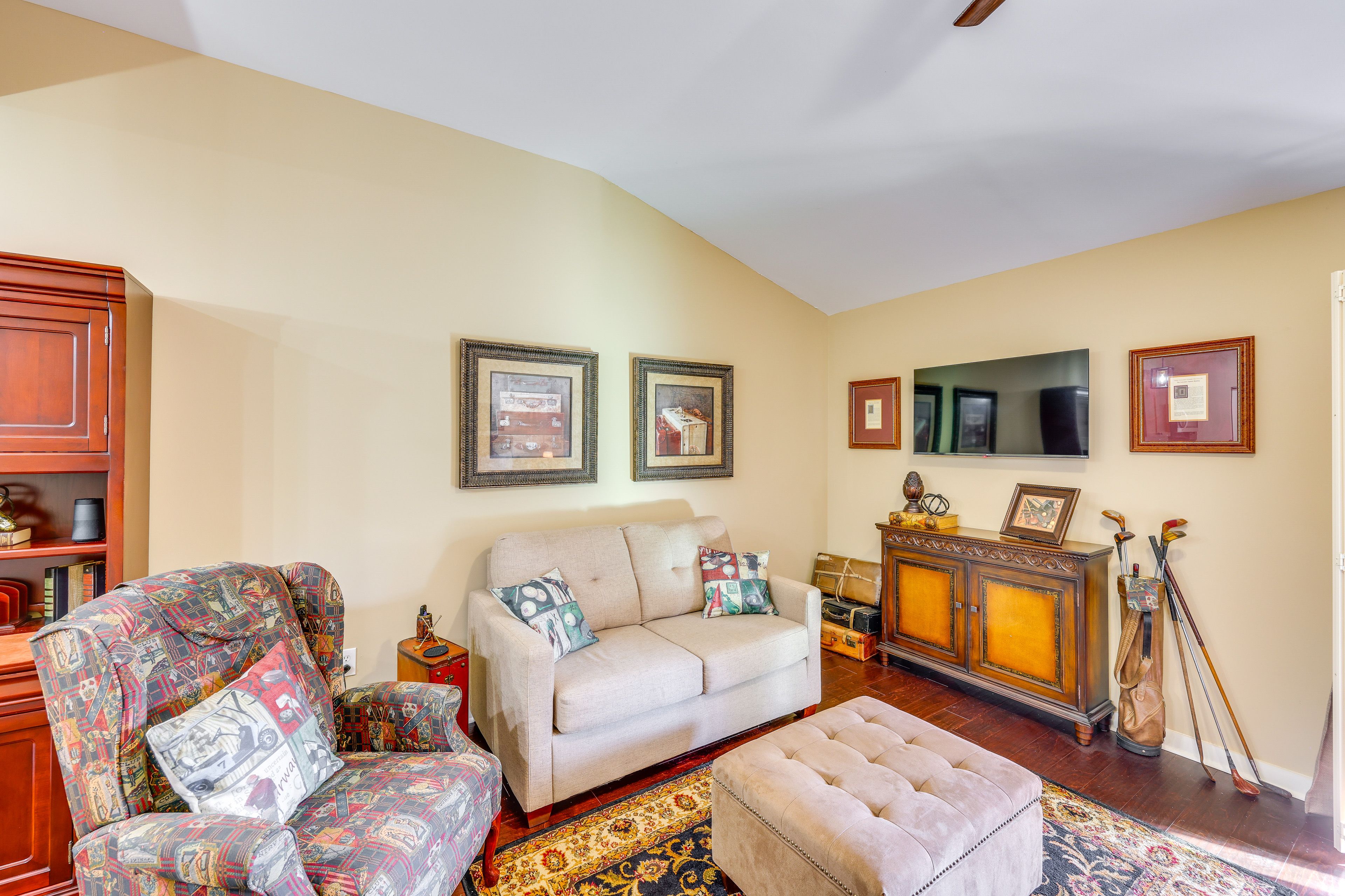 Living Area | Smart TV | Central A/C