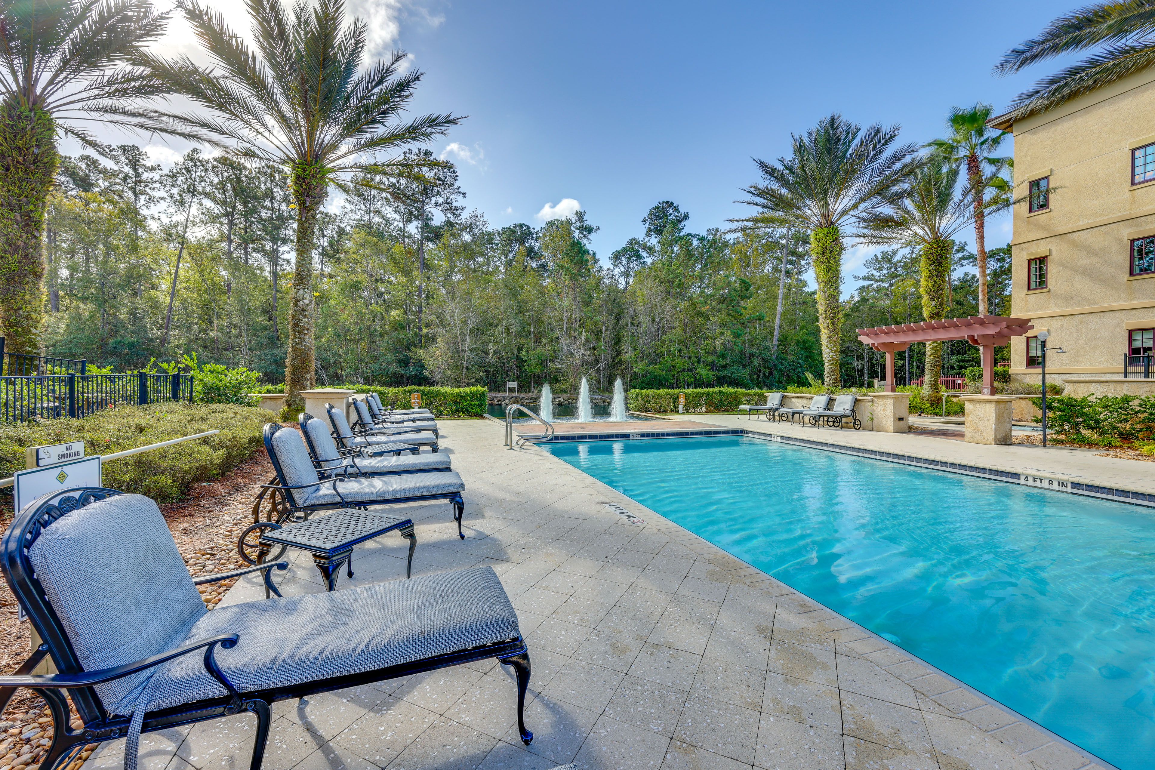 Community Pool | Open All Year | Depth (1'-6') | Heated