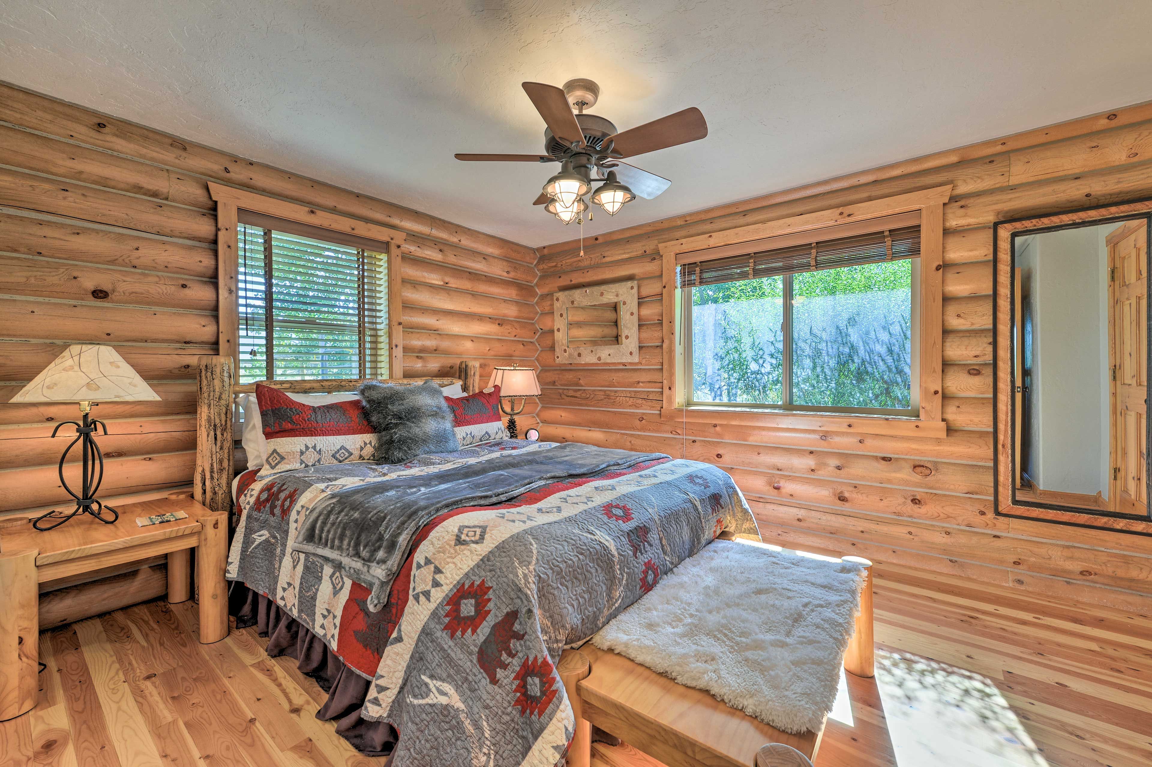 Bedroom 3 | Queen Bed