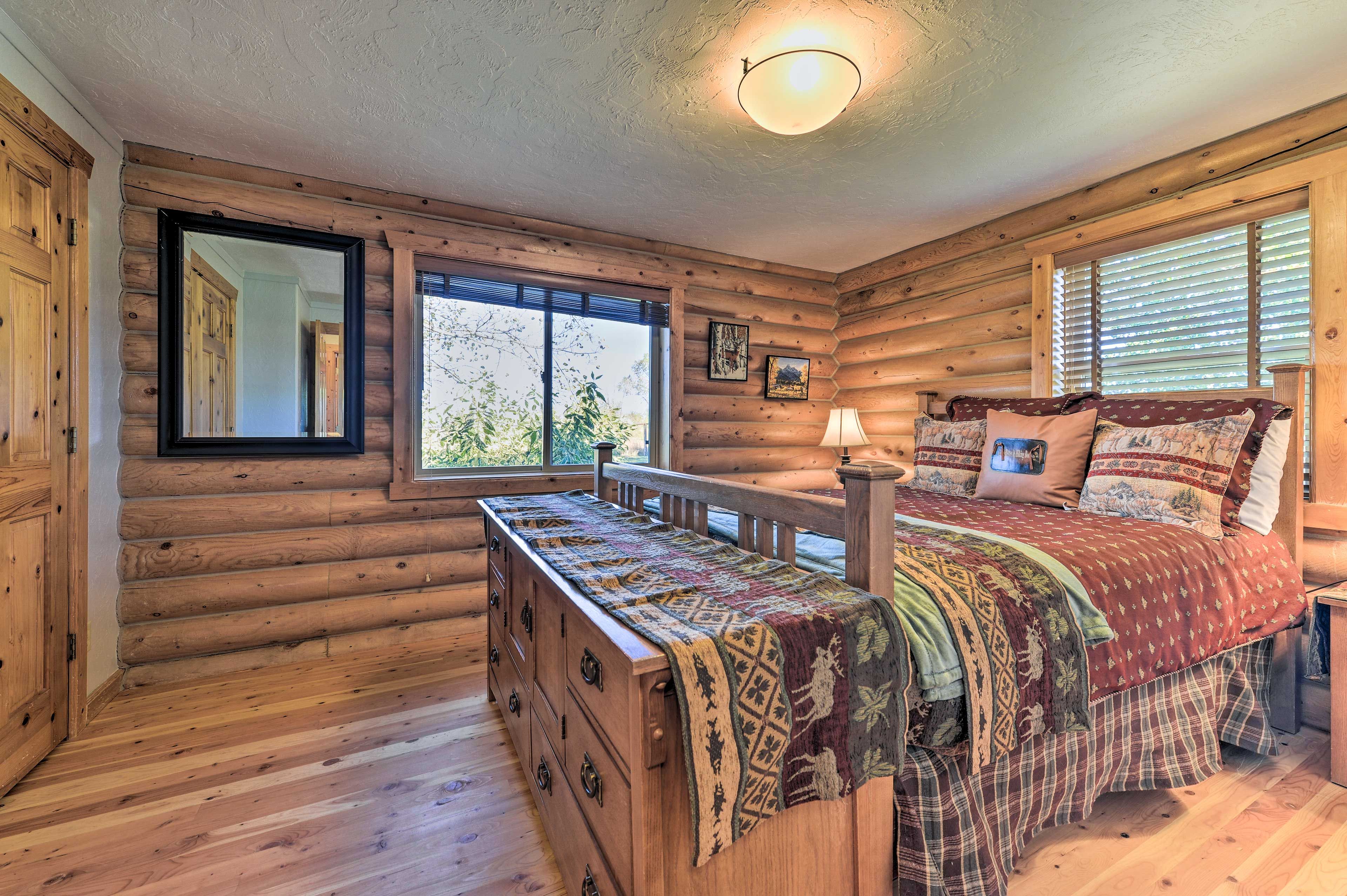 Bedroom 2 | Queen Bed | Hangers