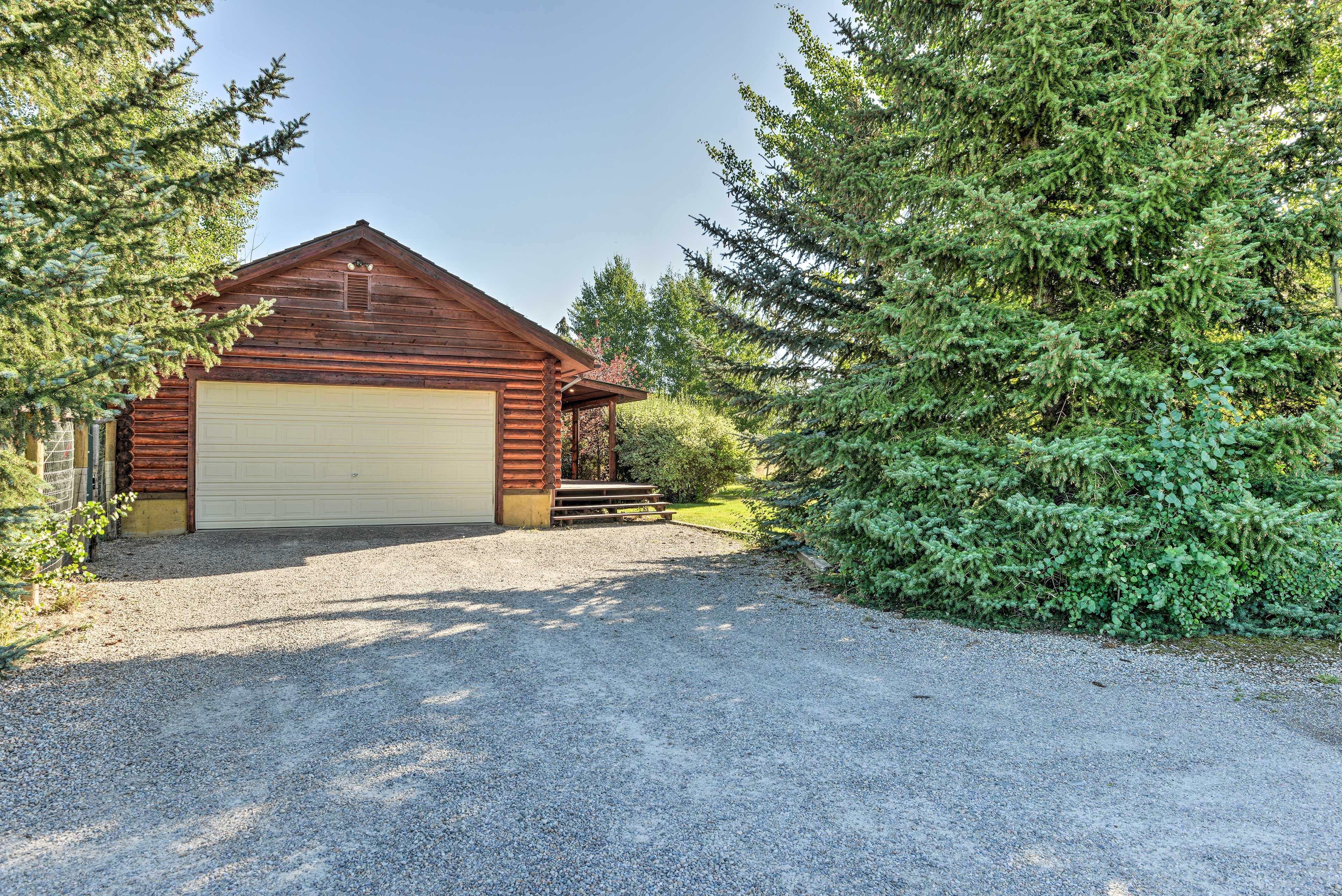 Parking | Gravel Driveway (3 Vehicles)