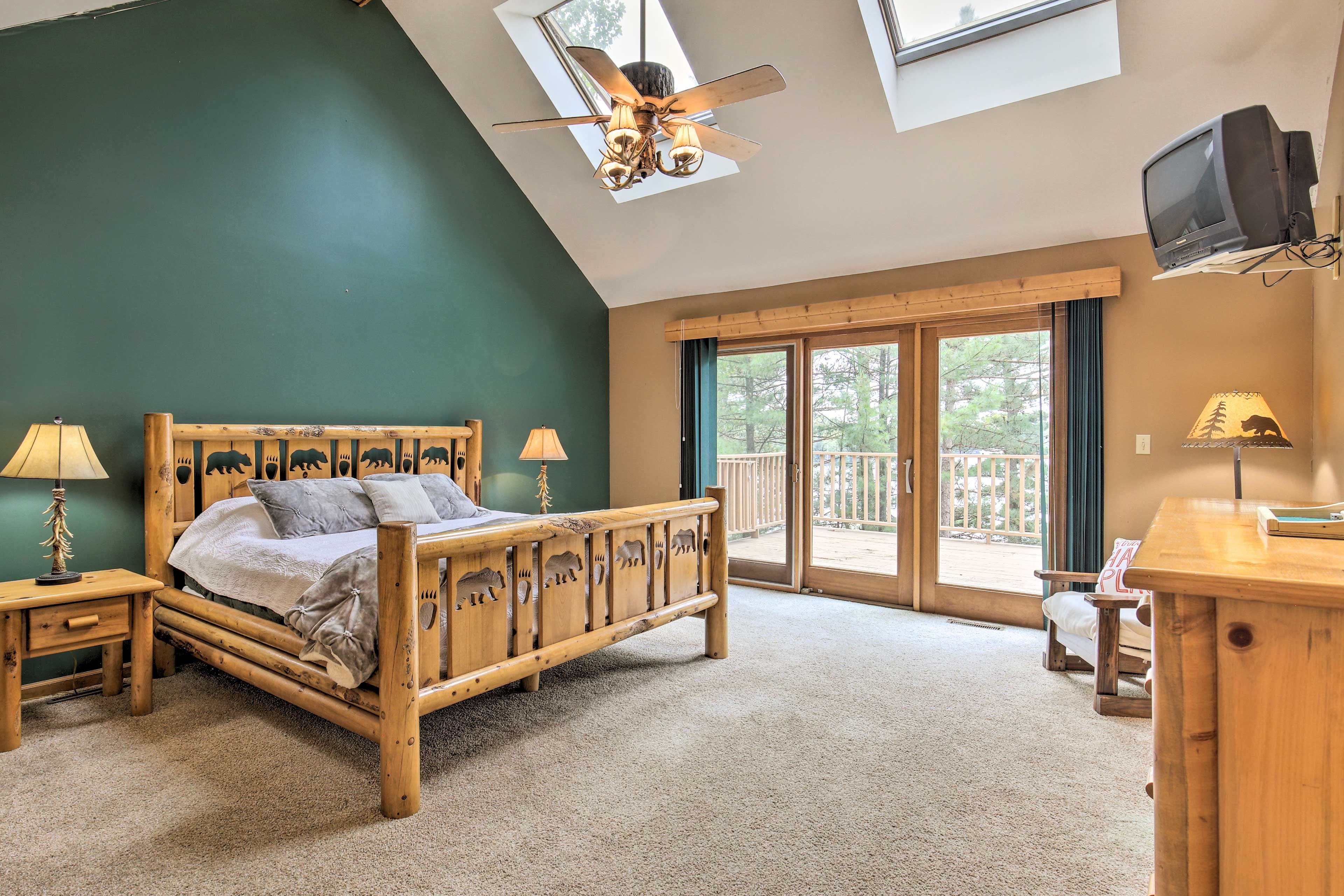 Bedroom 1 | King Bed | Balcony Access | En-Suite Bathroom