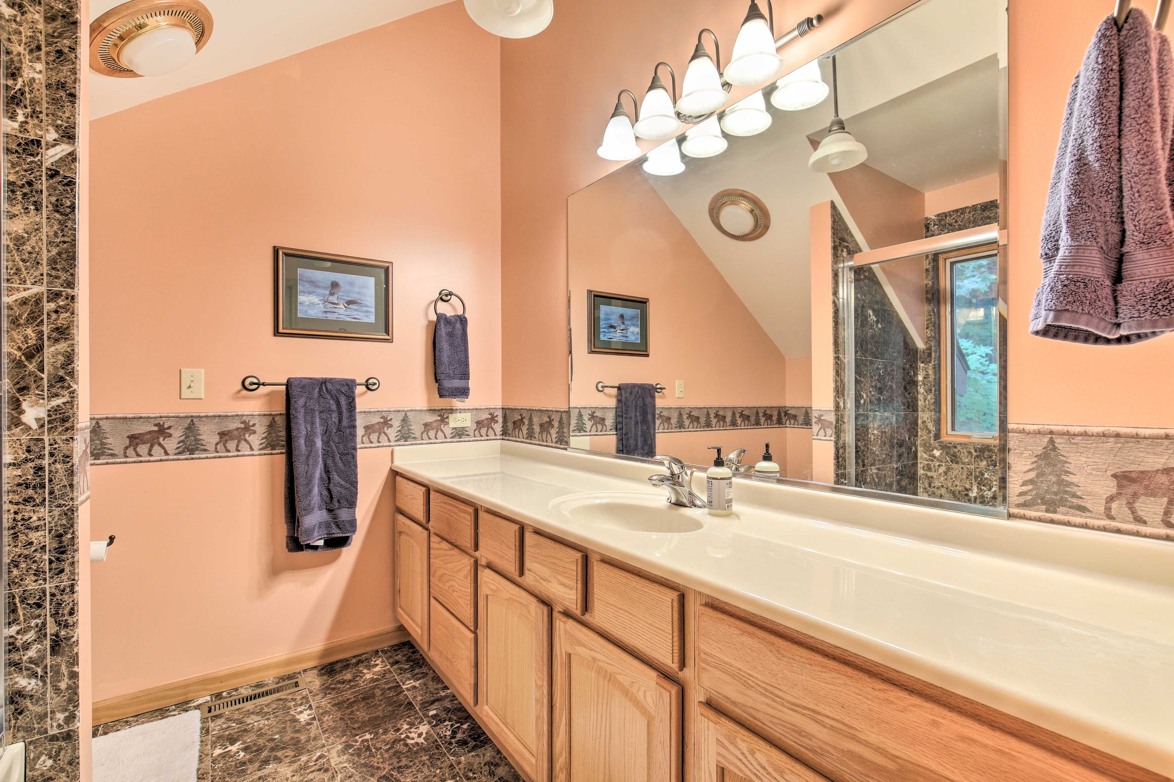 Full Bathroom | Shower/Tub Combo
