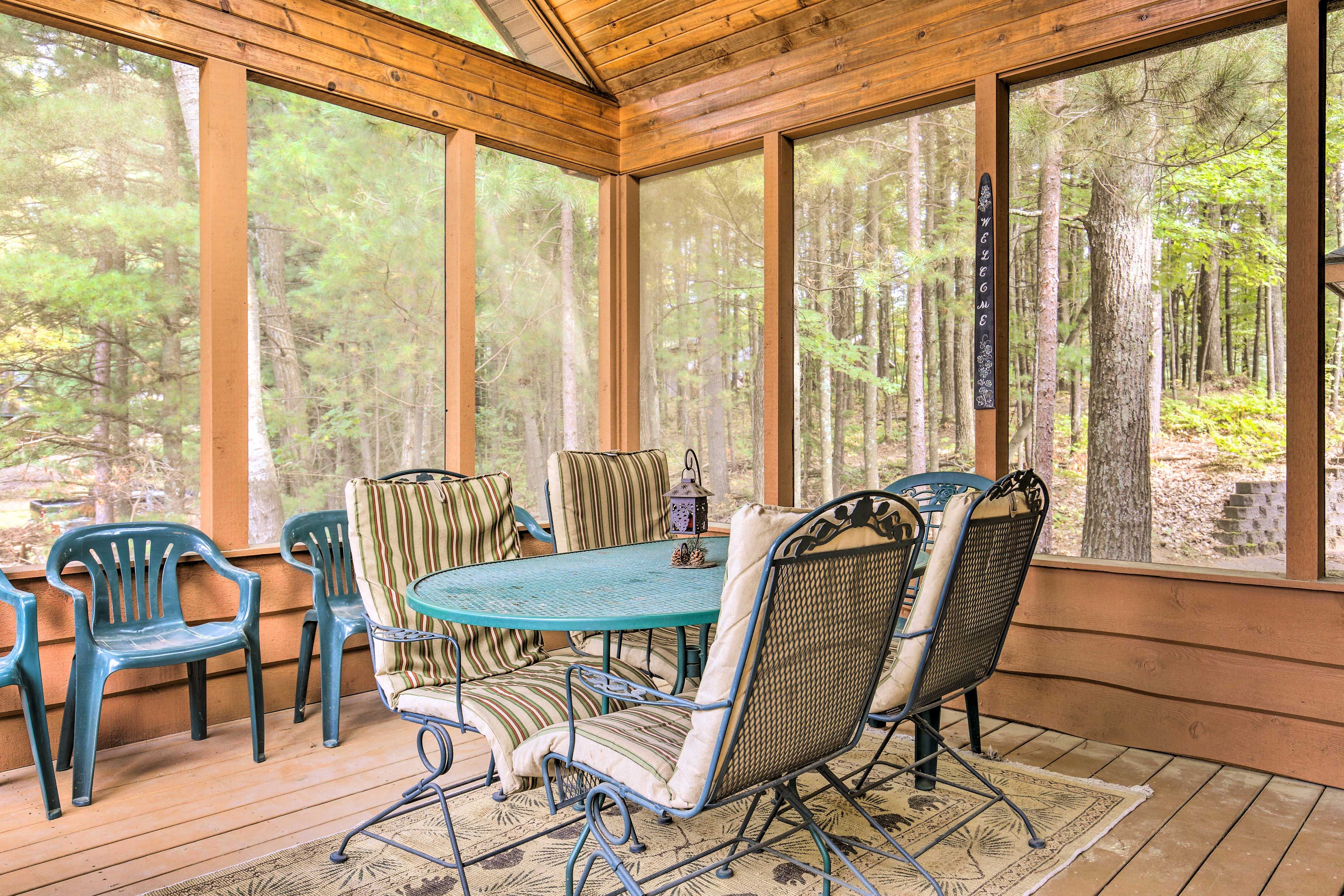 Screened Patio | Dining Area | Gas Grill