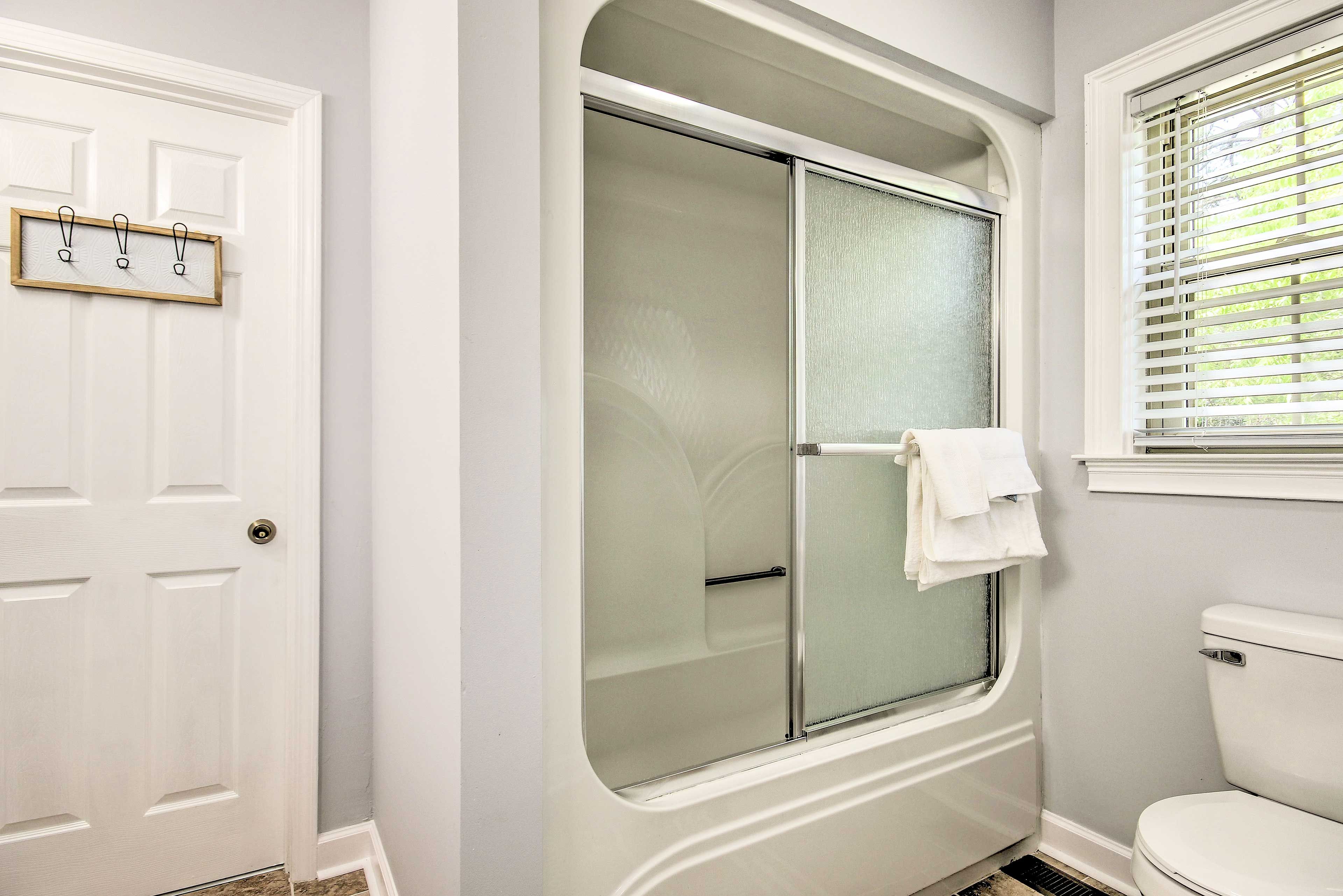 En-Suite Bathroom | Towels Provided | Complimentary Toiletries
