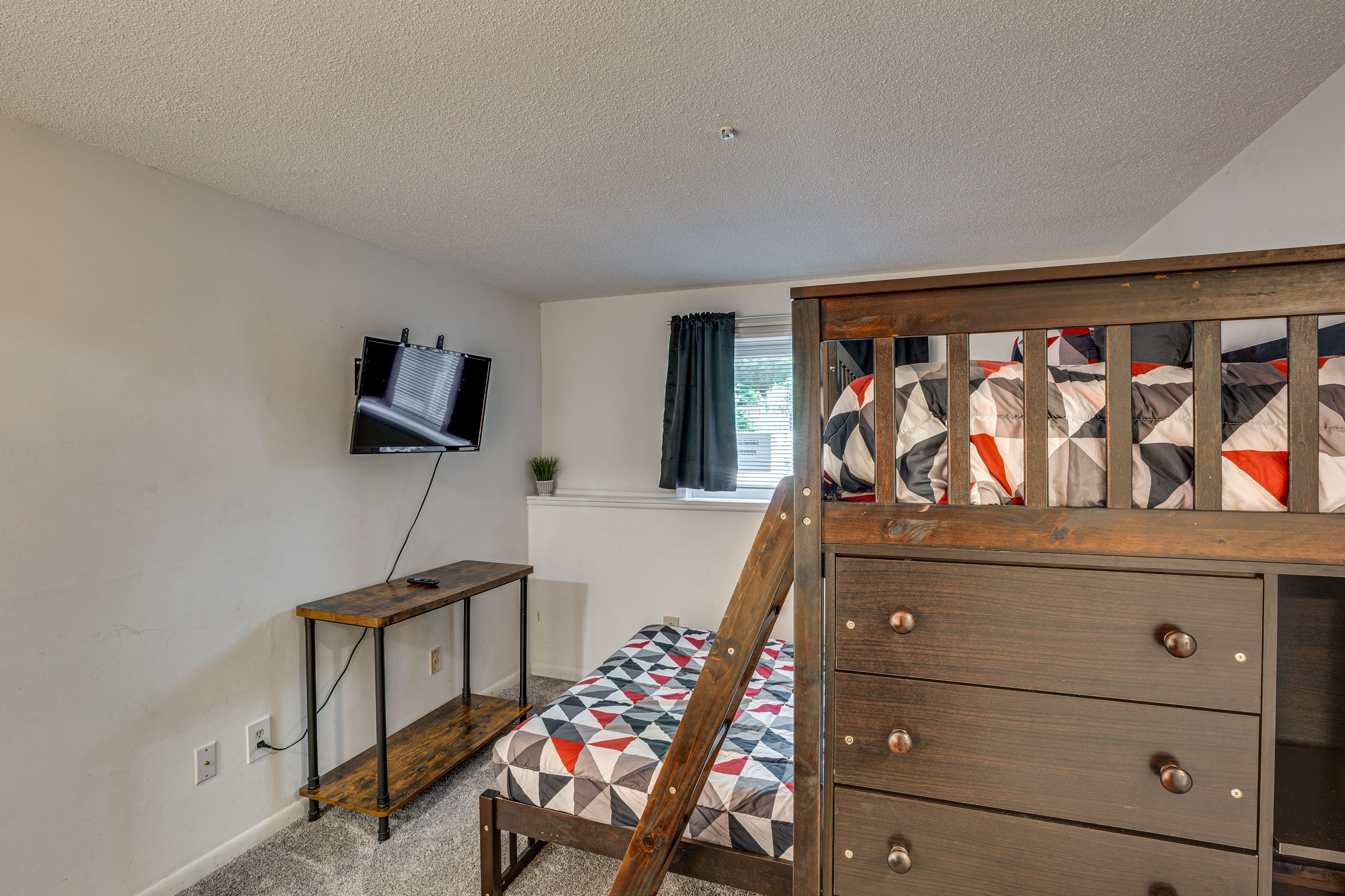 Bedroom 2 | 1st Floor | Twin/Full Bunk Bed | En-Suite Bathroom