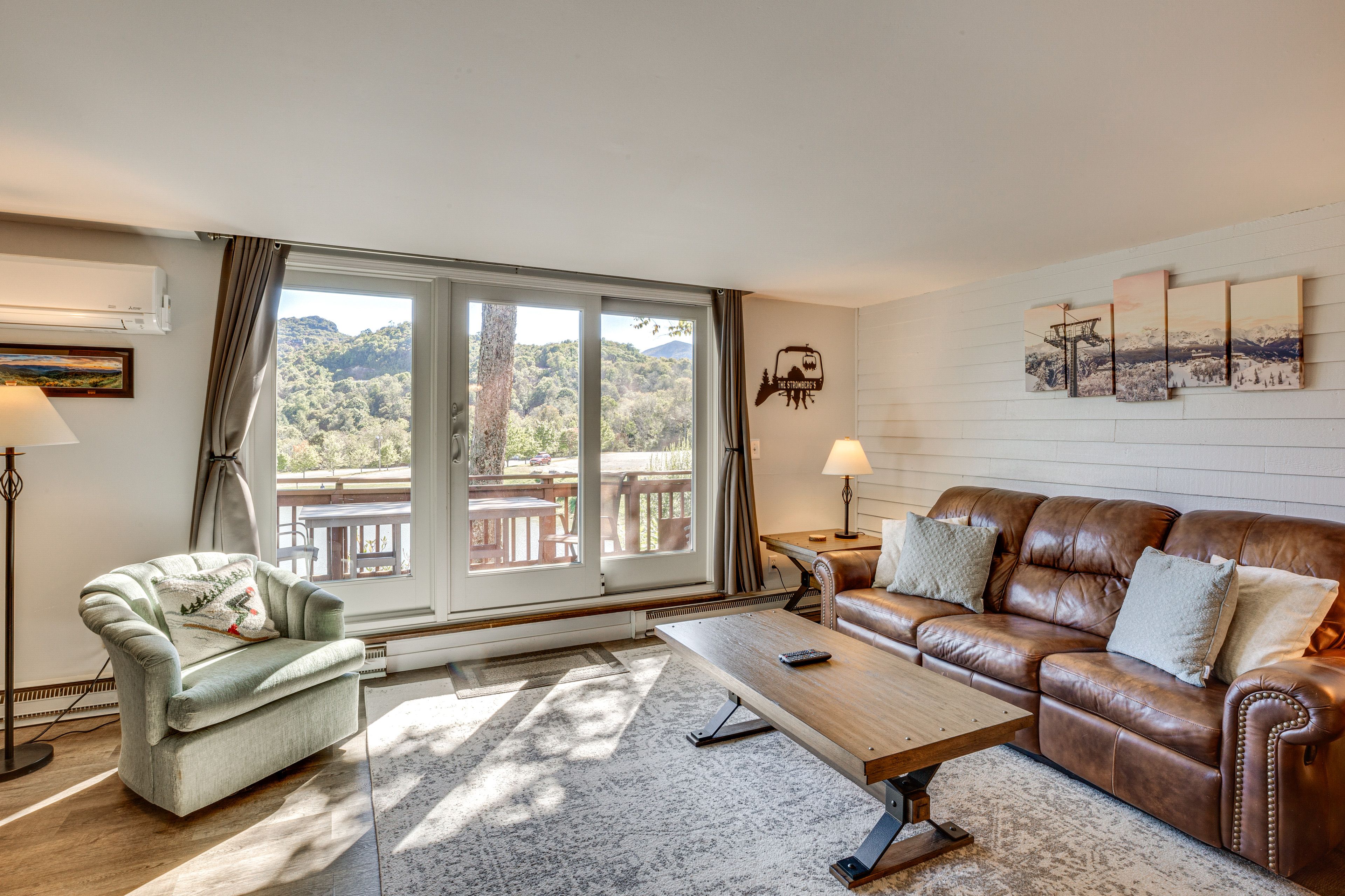 Living Room | 2nd Floor | Smart TV w/ Cable