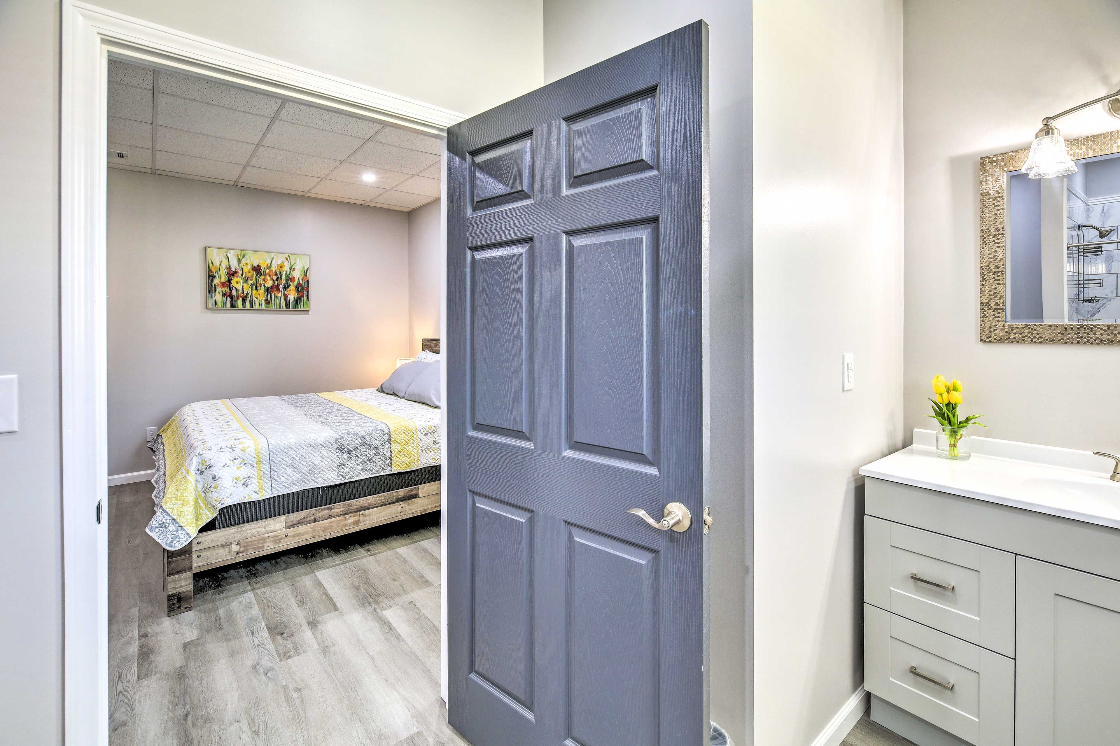 En-Suite Bathroom | Towels Provided | Complimentary Toiletries
