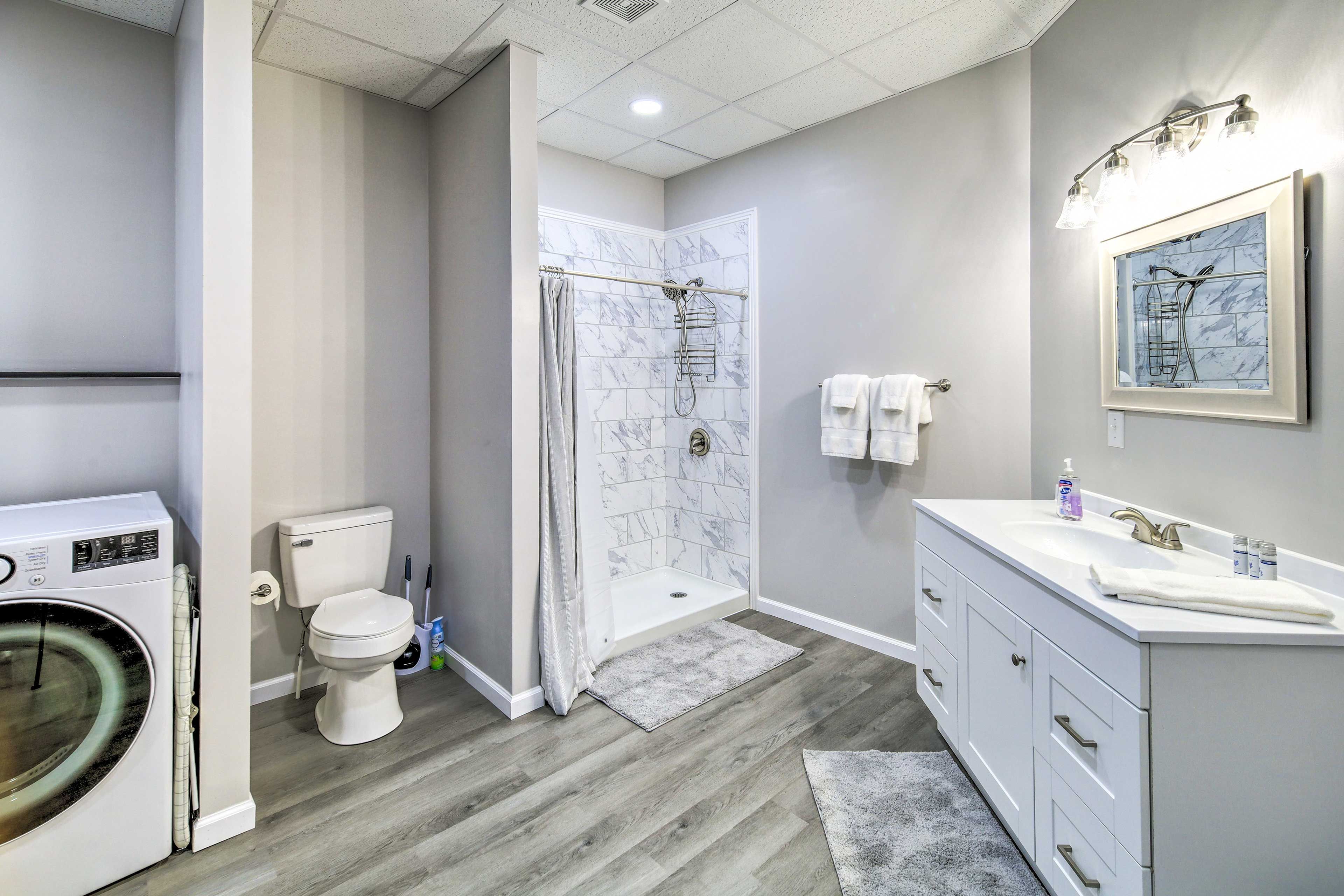 Bathroom | Towels Provided | Complimentary Toiletries | In-Unit Laundry