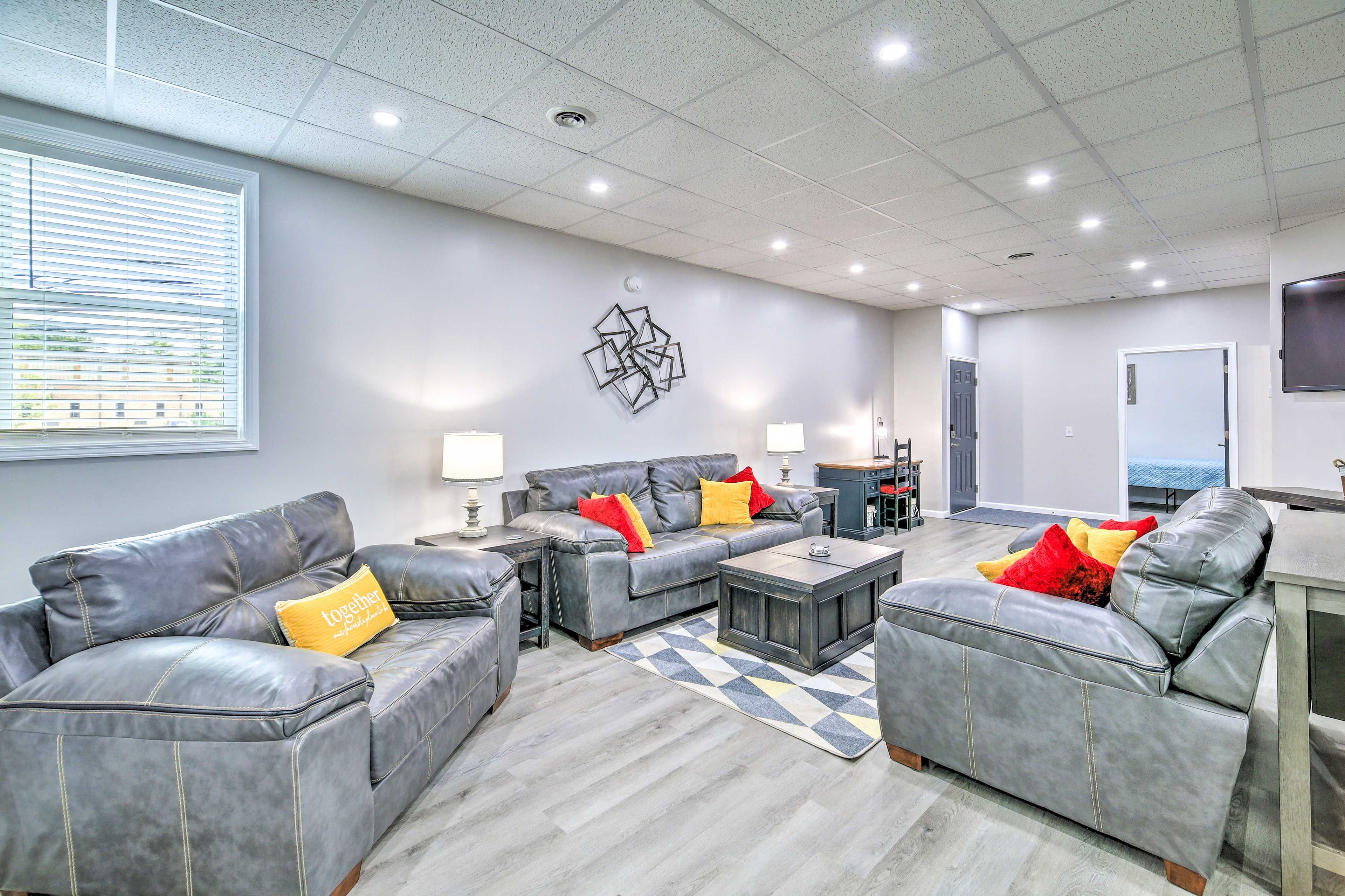 Living Room | Free WiFi | Central A/C | Smart TV