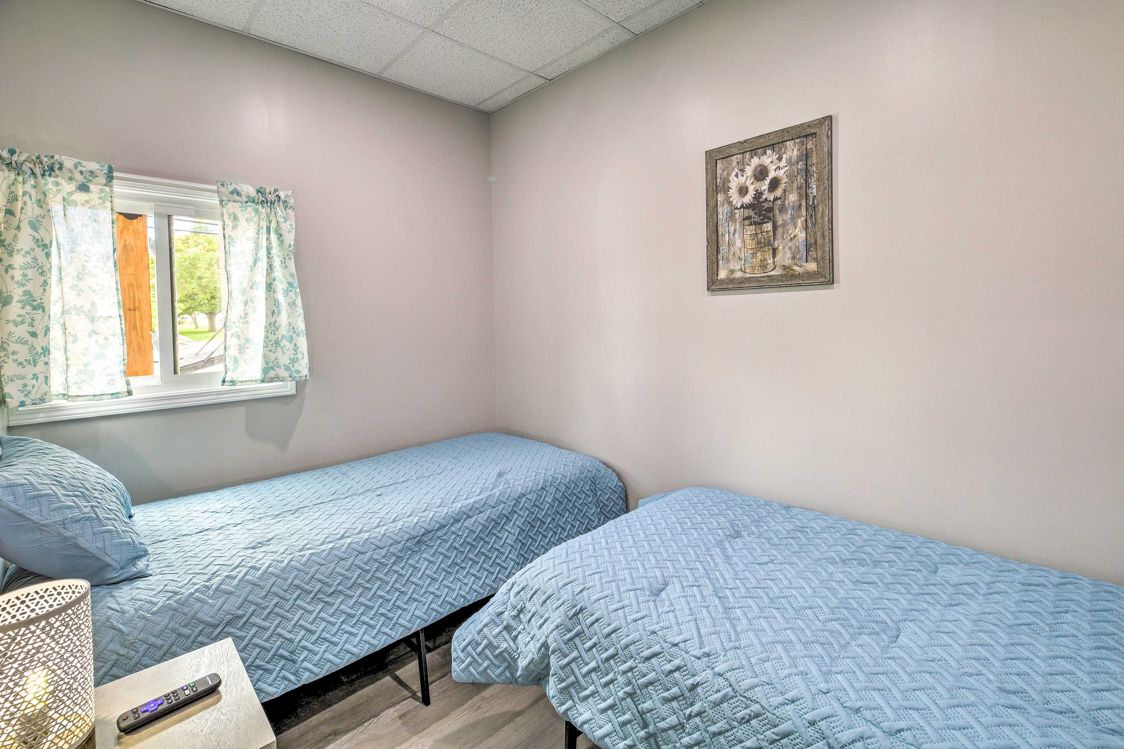 Bedroom 3 | 2 XL Twin Beds | Smart TV