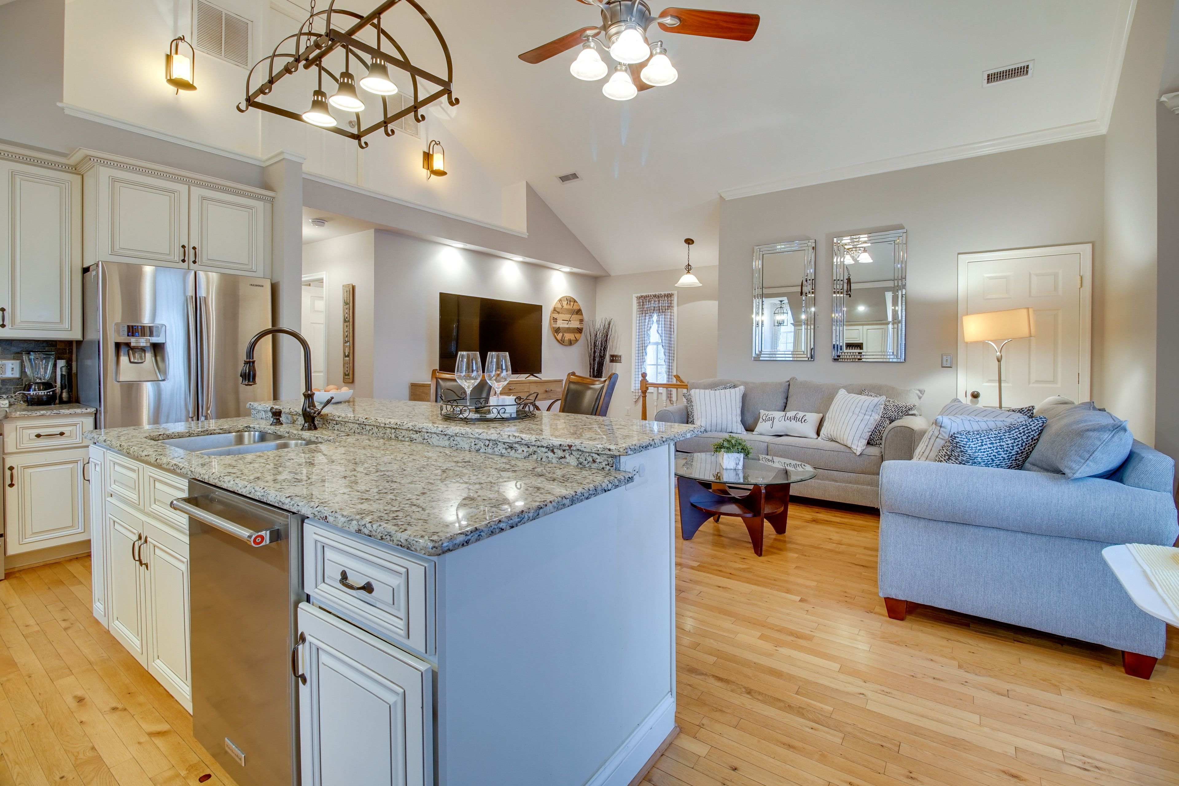 Kitchen | Breakfast Bar