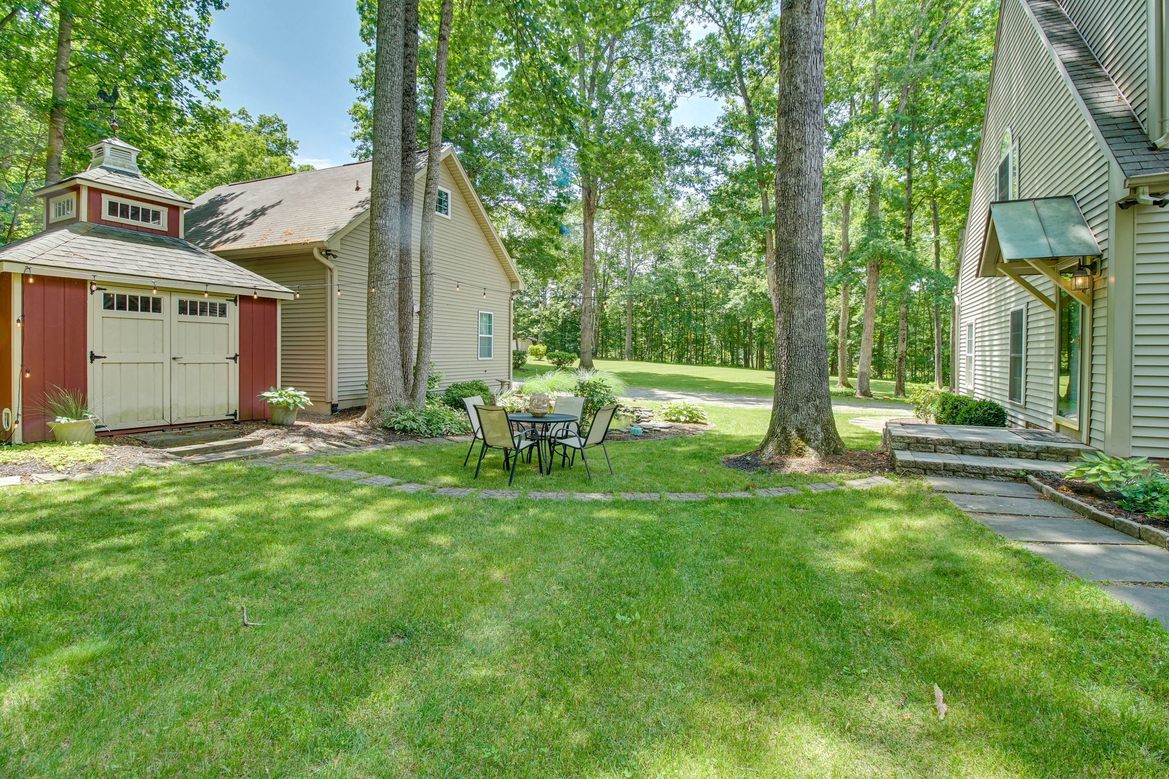 Parking | Driveway (4 Vehicles) | RV/Trailer Parking Available