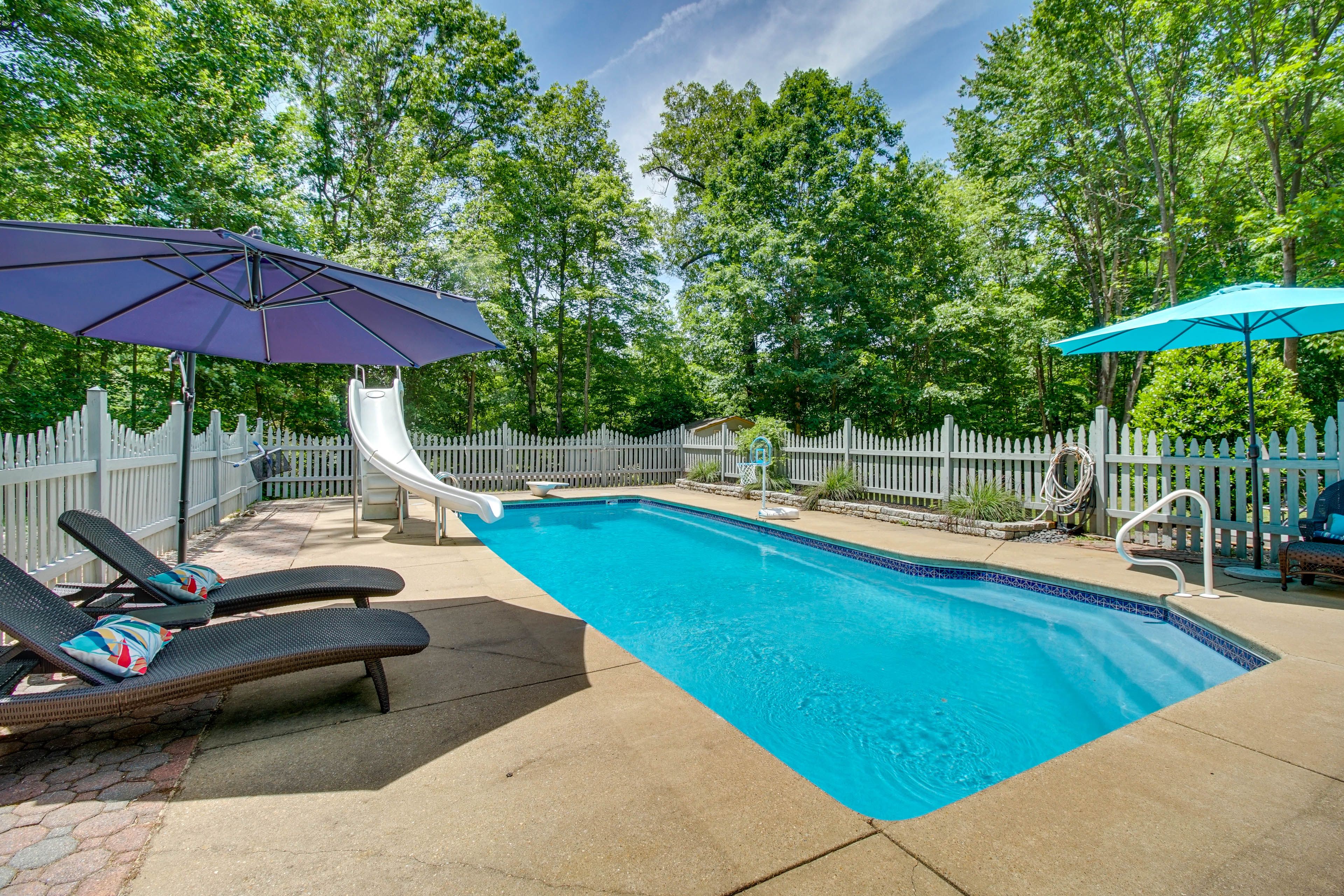 Nokesville Vacation Rental | 1BR | 2.5BA | Stairs Required | 800 Sq Ft