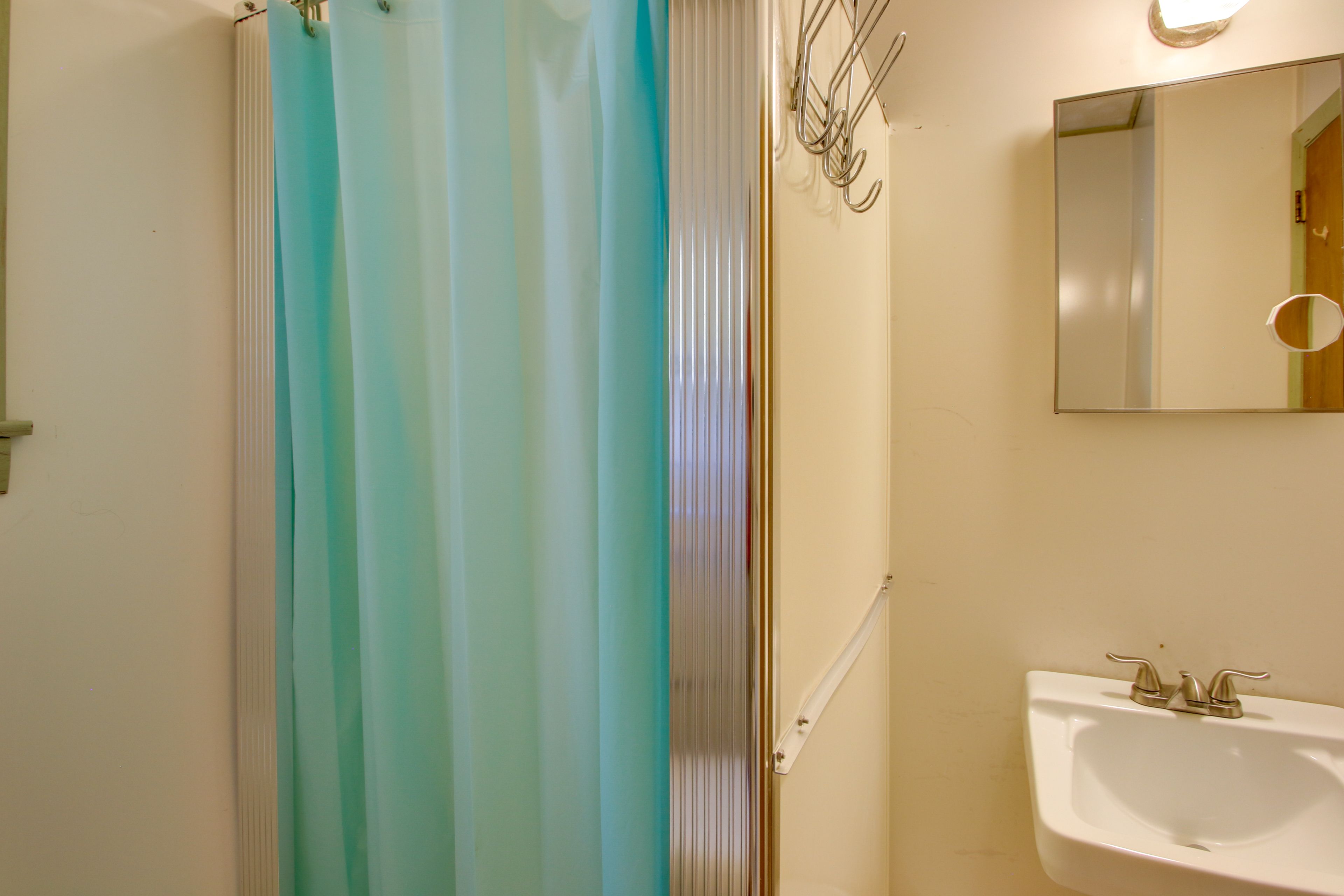 Full Bathroom | Towels Not Provided