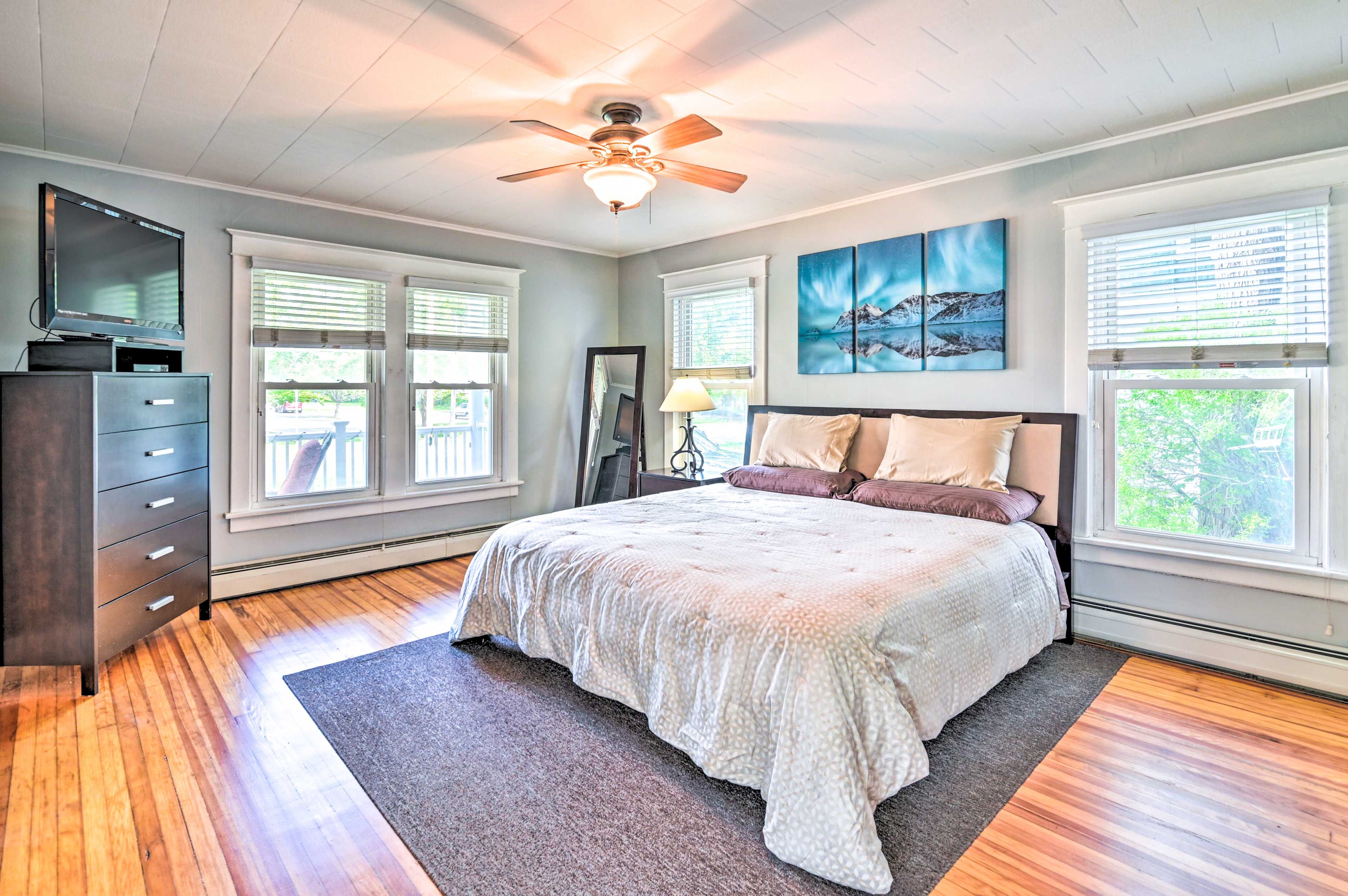 Bedroom 1 | King Bed