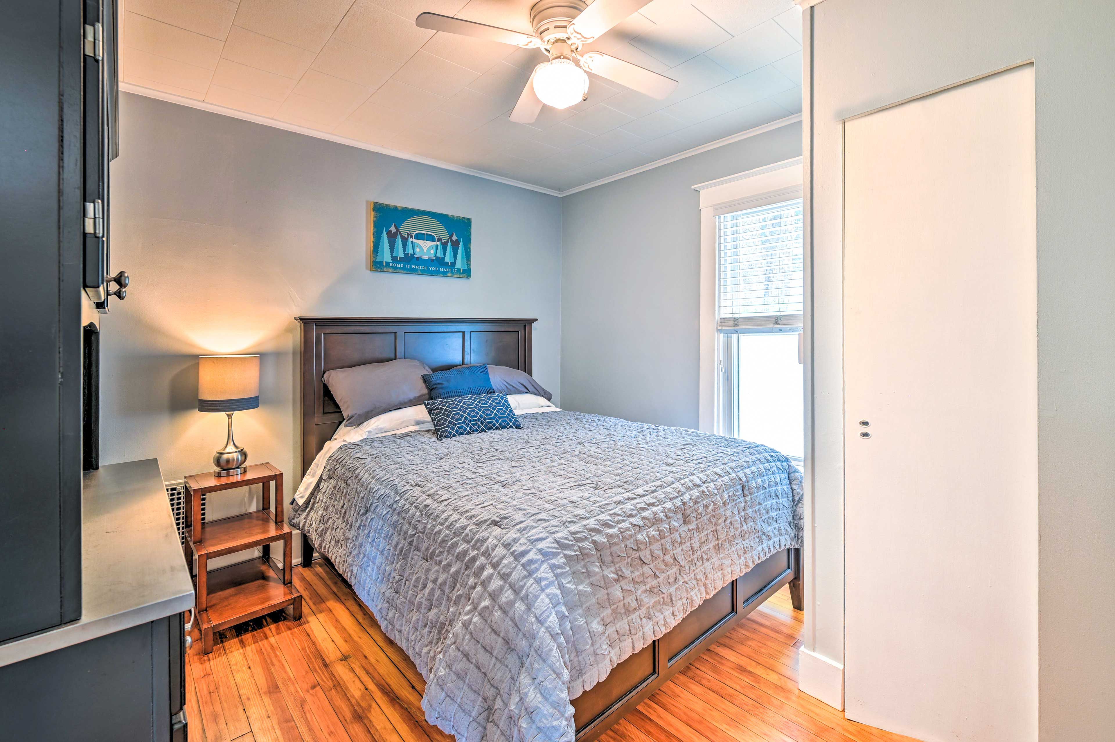 Bedroom 2 | Queen Bed