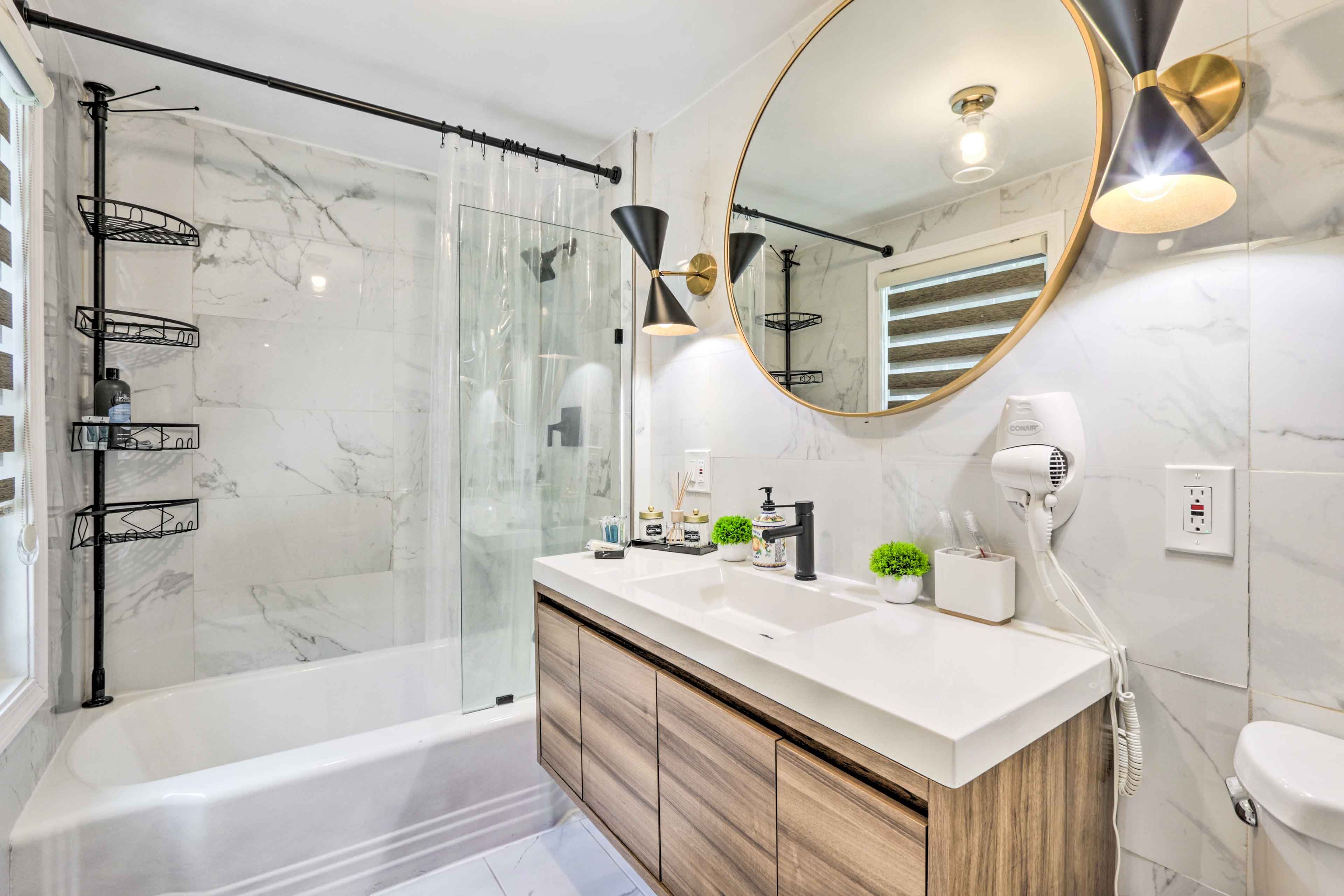 Full Bath | Complimentary Toiletries | Hair Dryer