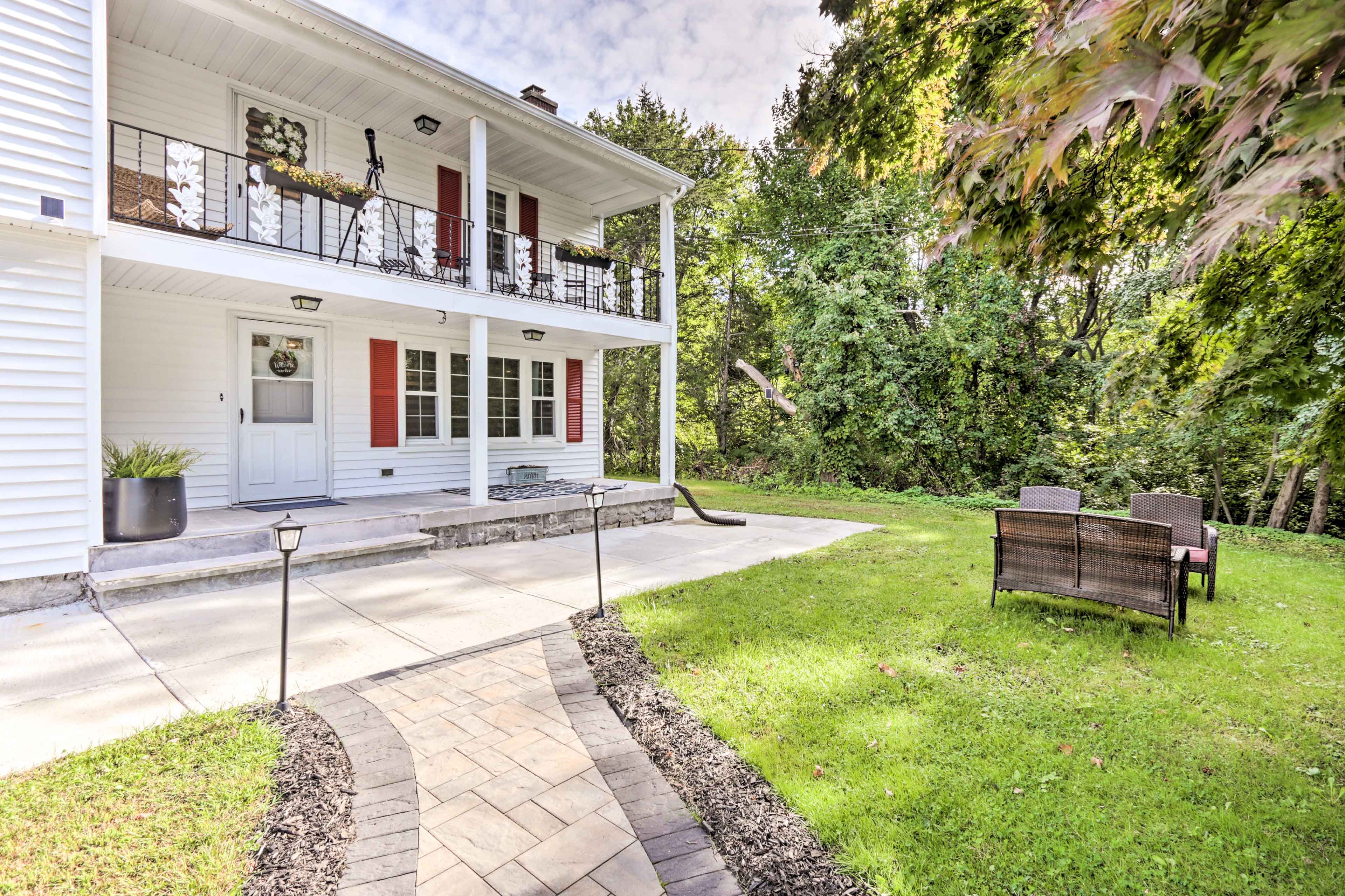 Yard Area | Fire Pit | Outdoor Dining Area