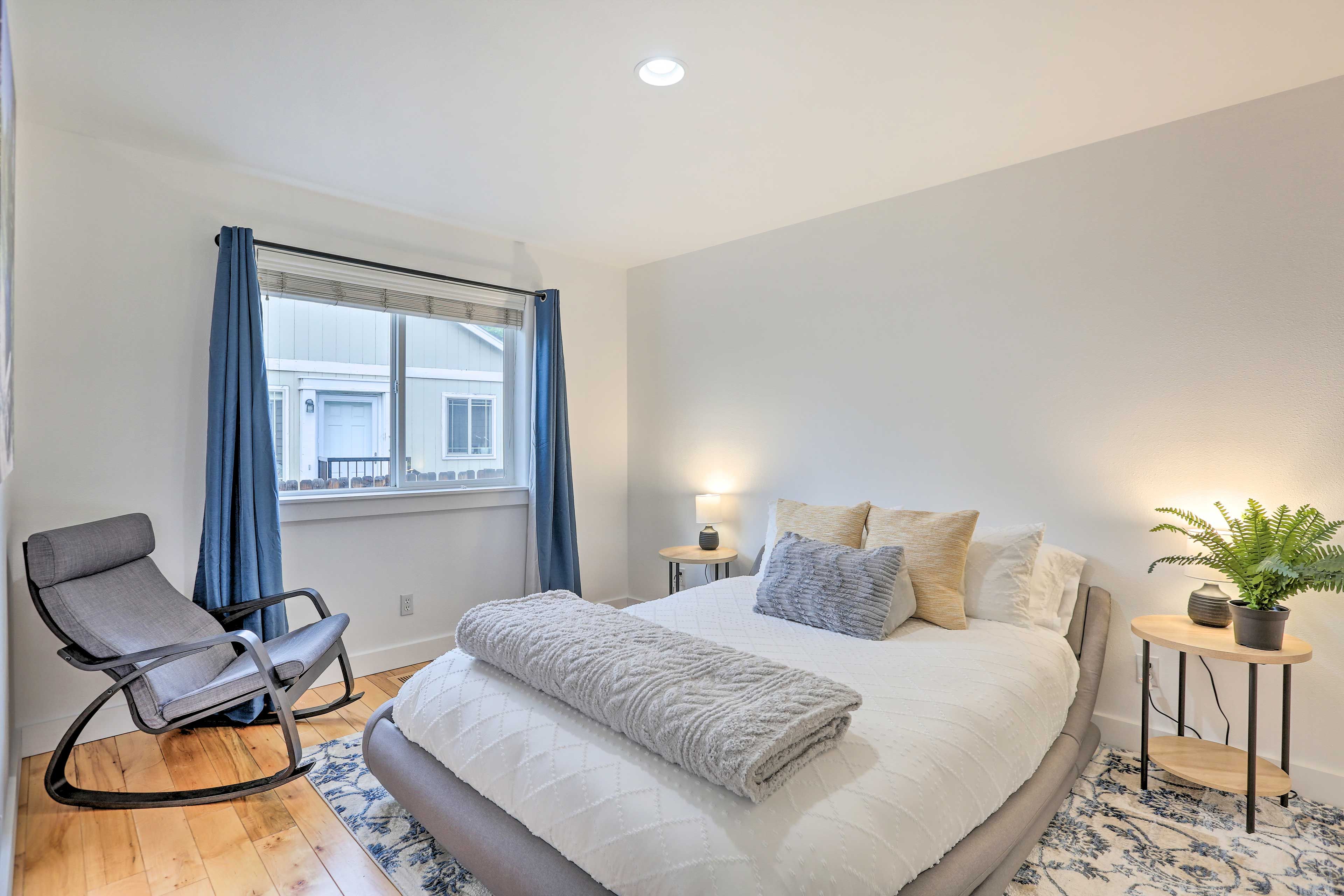 Bedroom 2 | Queen Bed