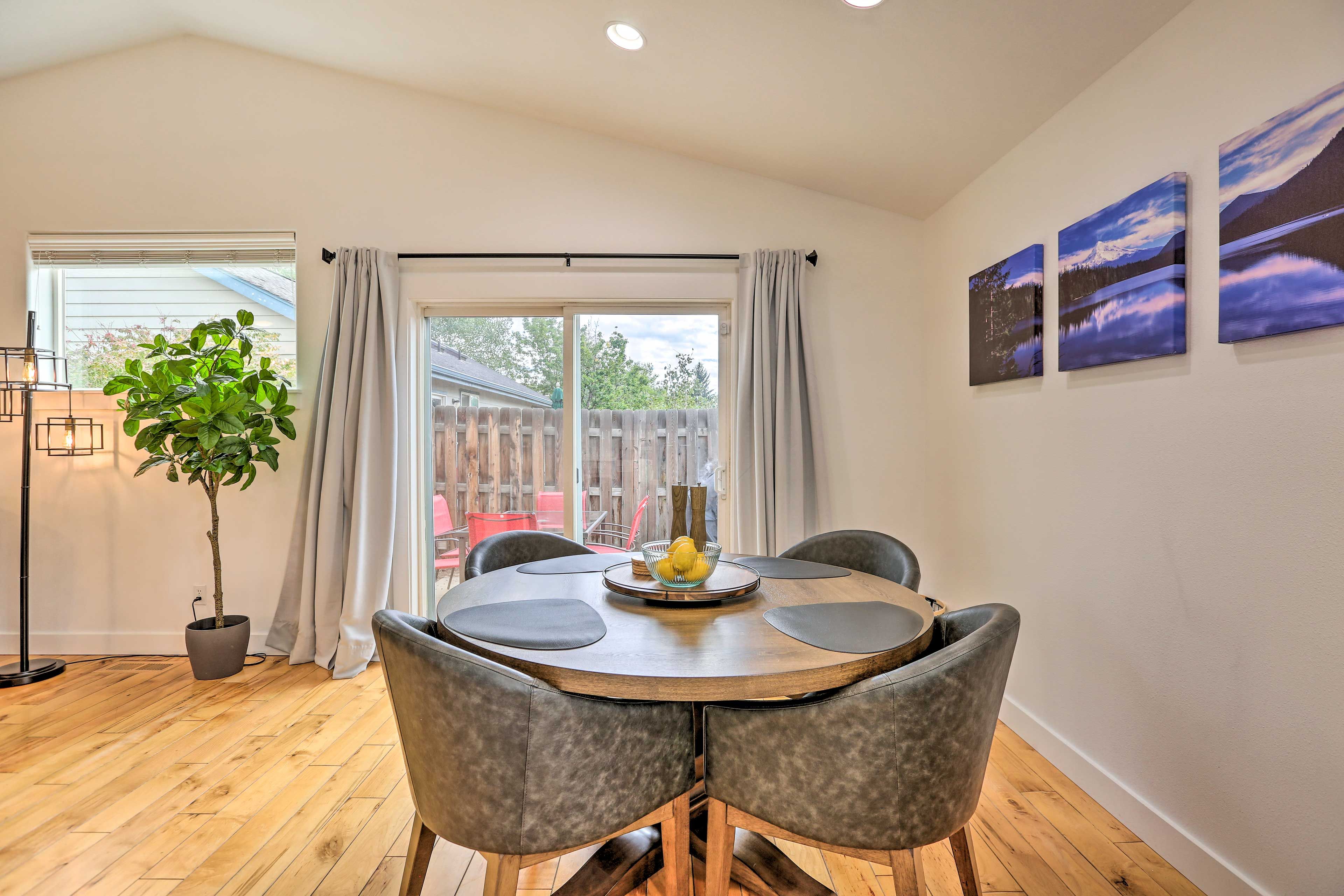 Dining Area | Dishware & Flatware