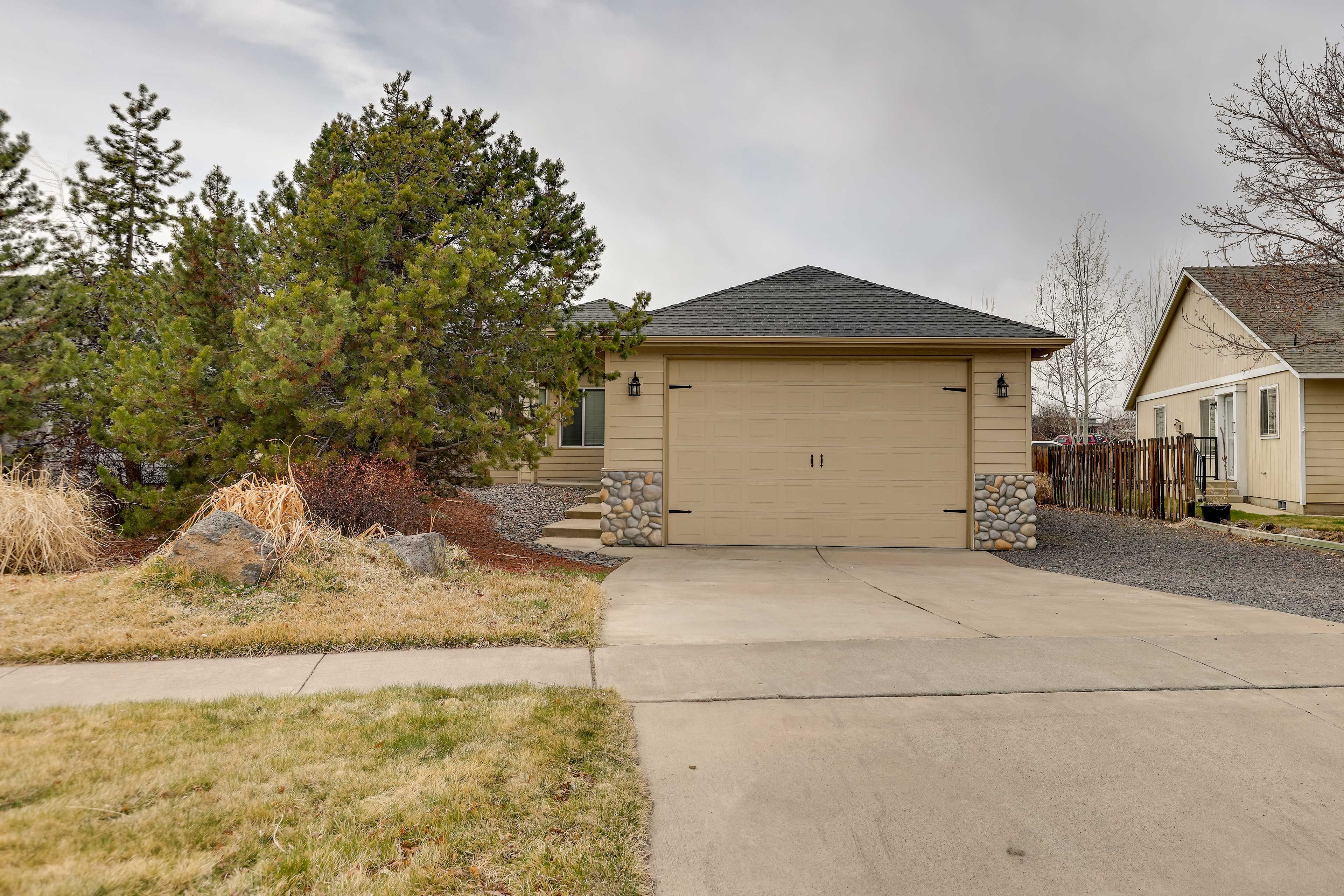 Parking | Driveway (2 Vehicles) | RV/Trailer Parking