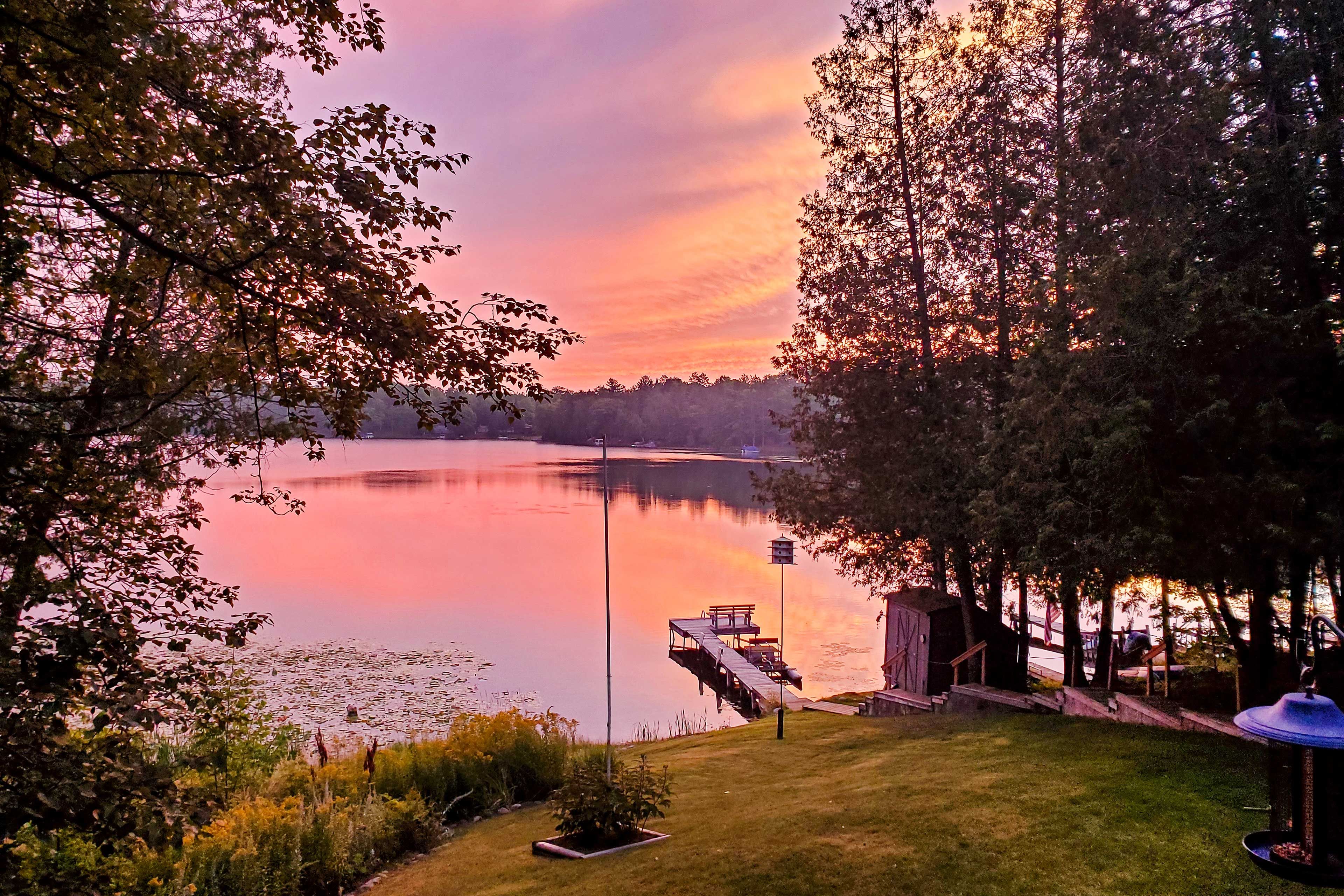 Lakefront Views/Access | Private Dock | Kayaks | Paddle Boat | Fire Pit | Grill