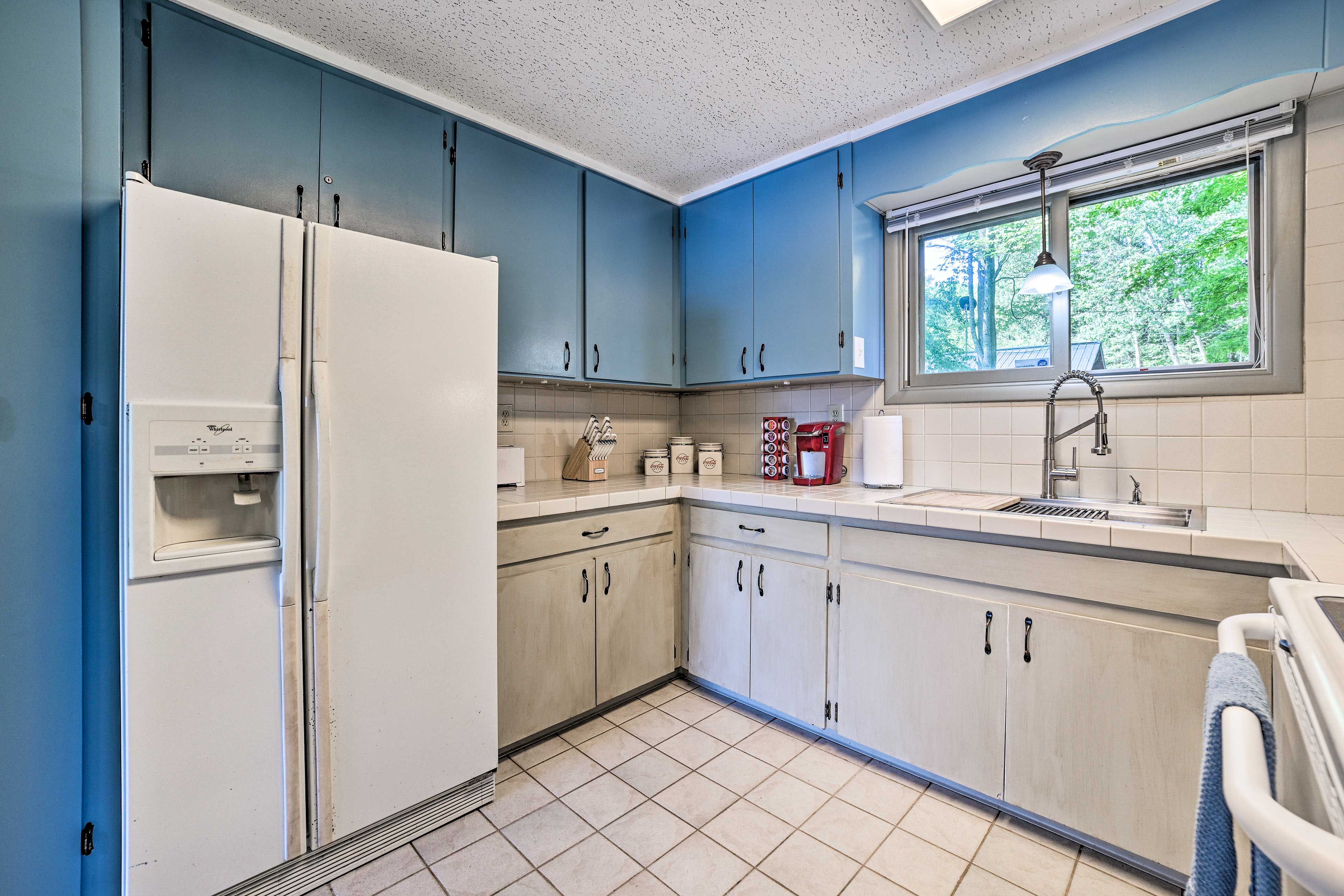 Kitchen | Keurig Coffee Maker | Blender | Toaster | Crockpot
