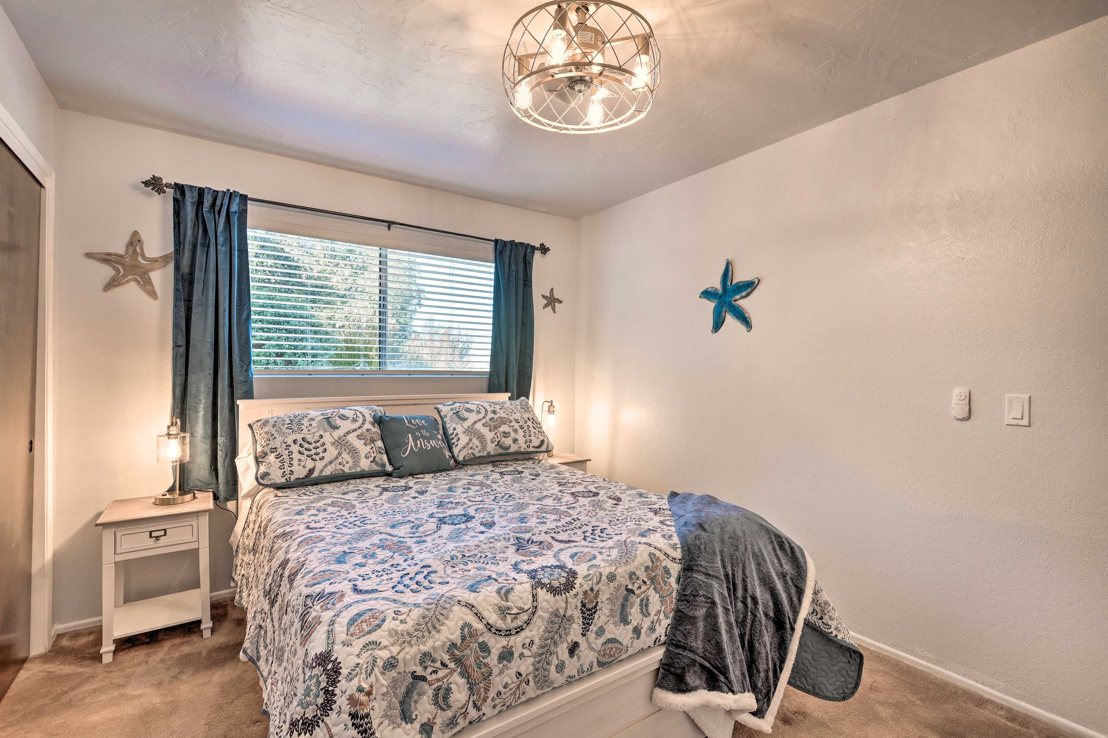 Bedroom 2 | Queen Bed | Hangers