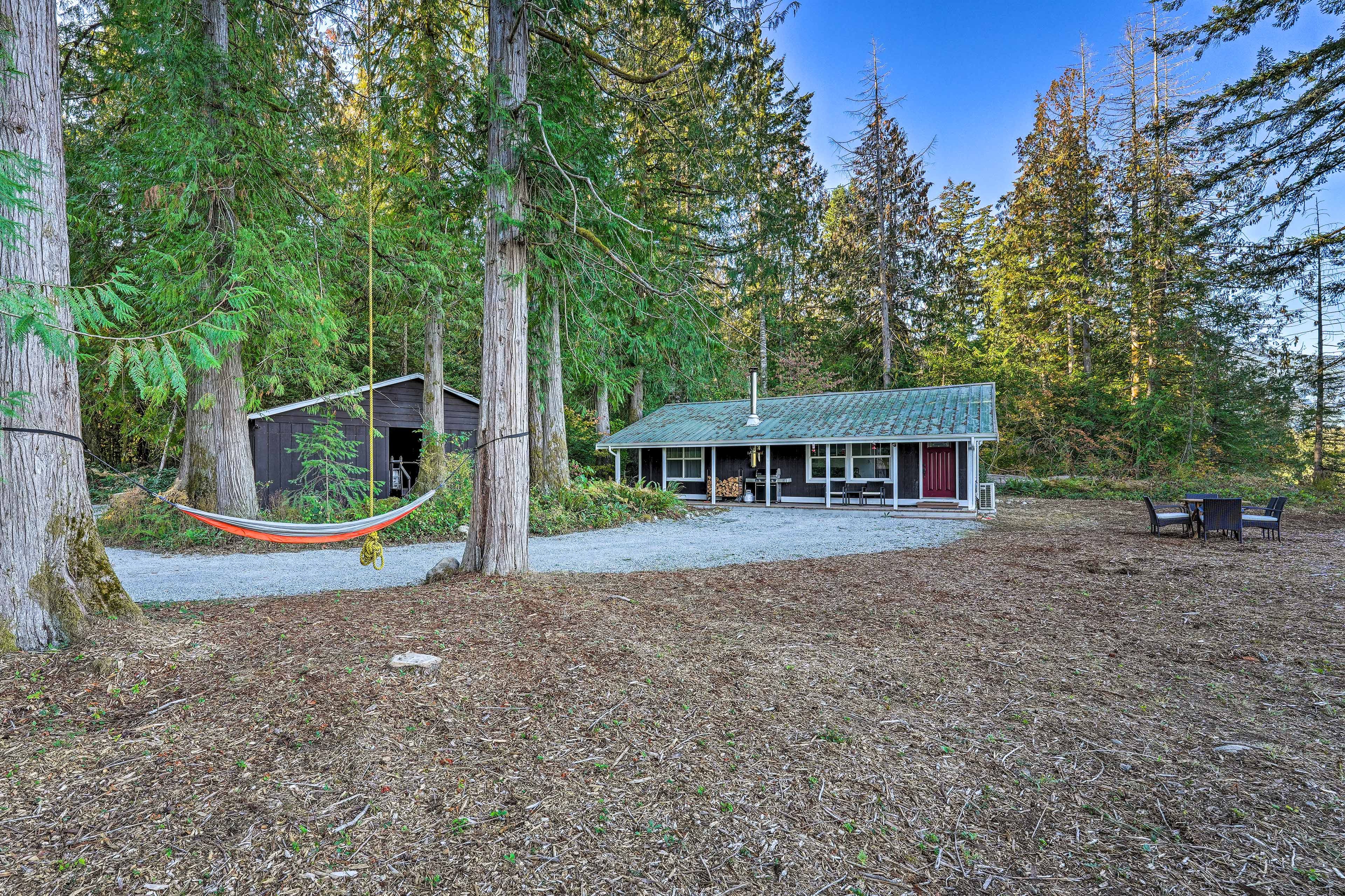 Cabin Exterior | Hammock