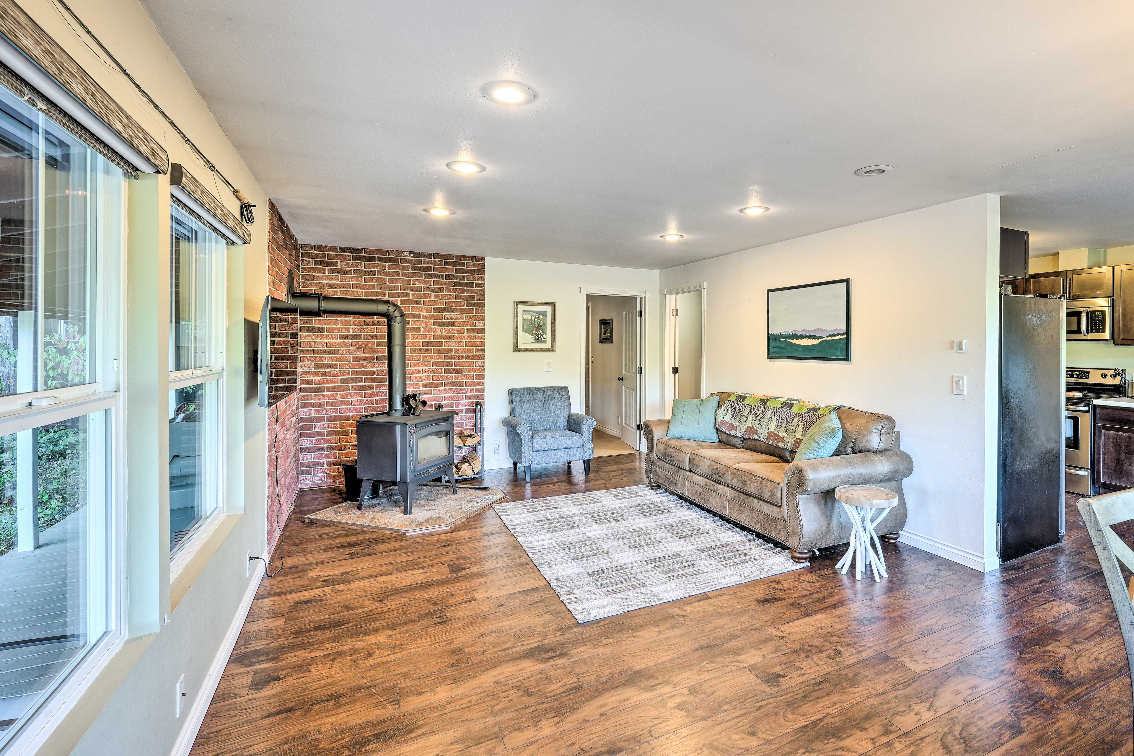 Living Room | Free WiFi | Sleeper Sofa