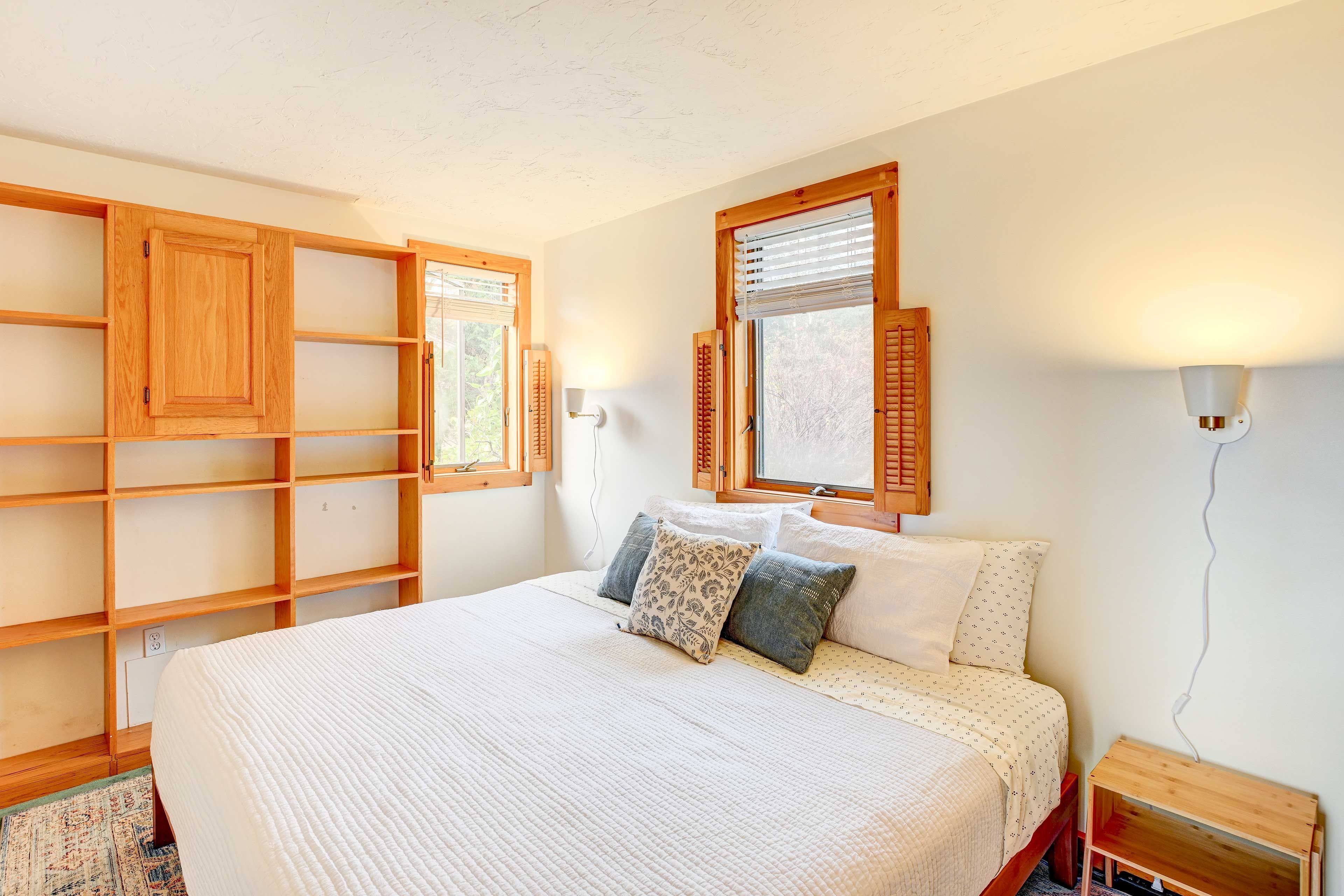Bedroom 2 | King Bed | Linens Provided