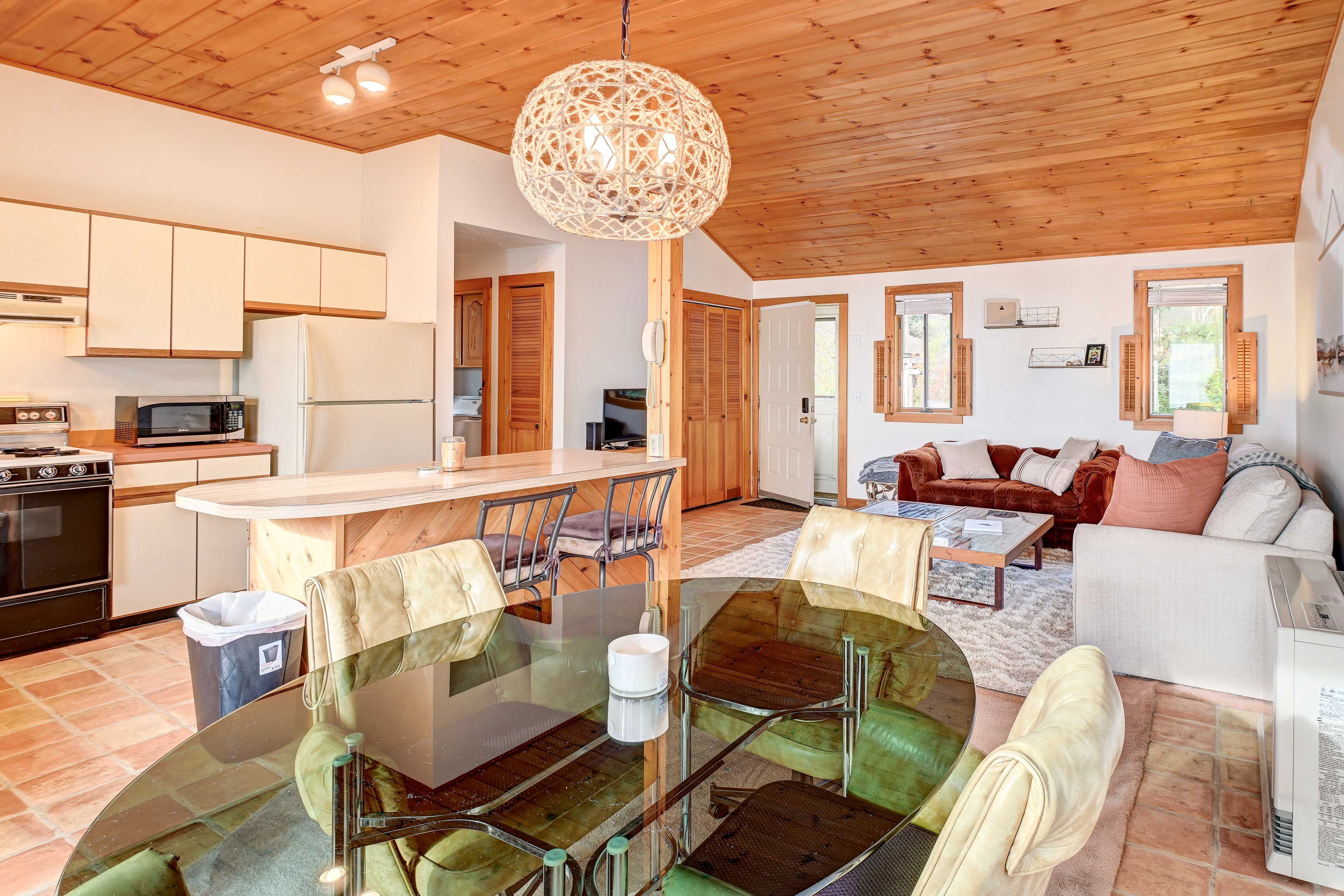 Dining Area | Central Heating | Fully Equipped Kitchen