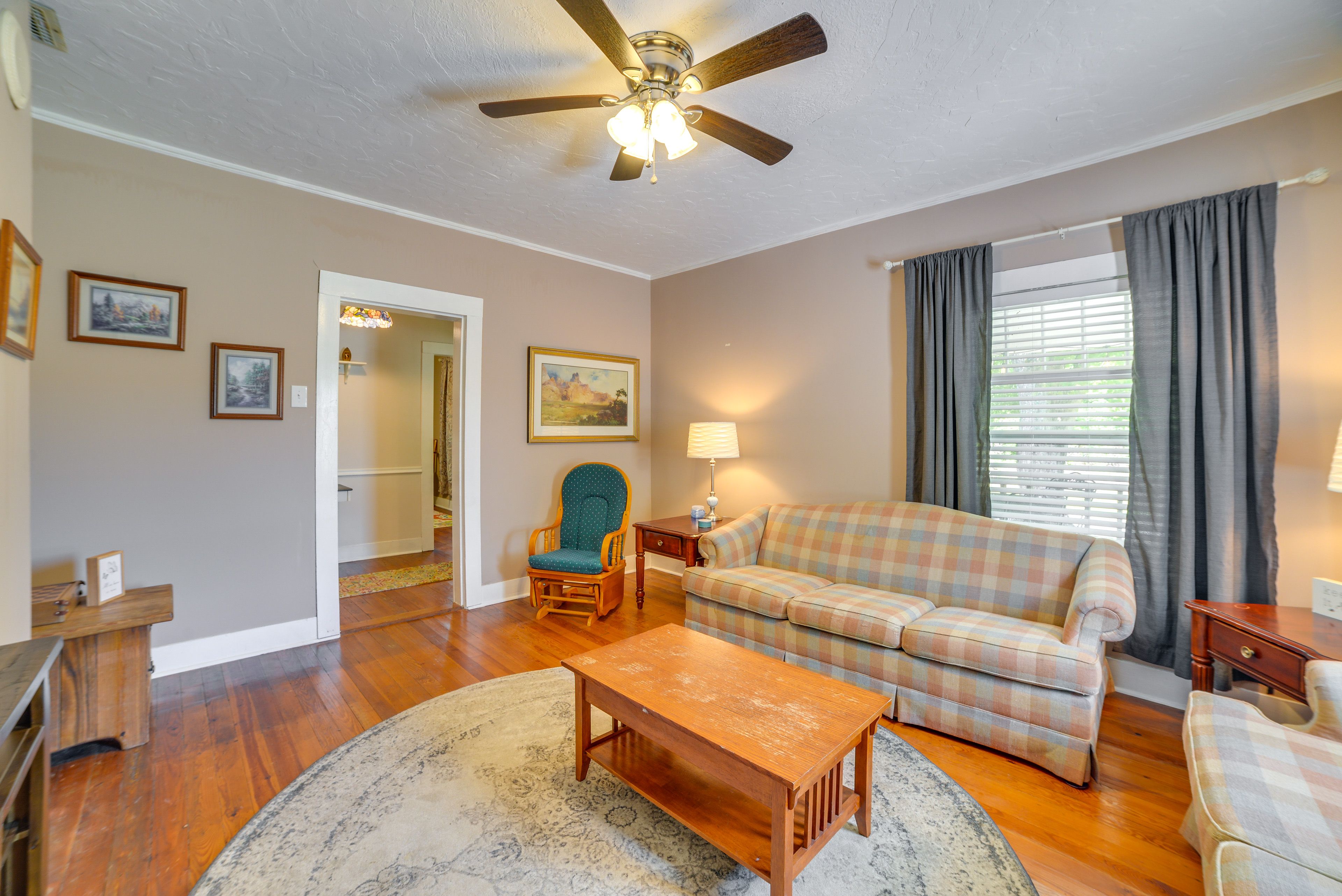 Living Area | Central Air Conditioning | Free WiFi