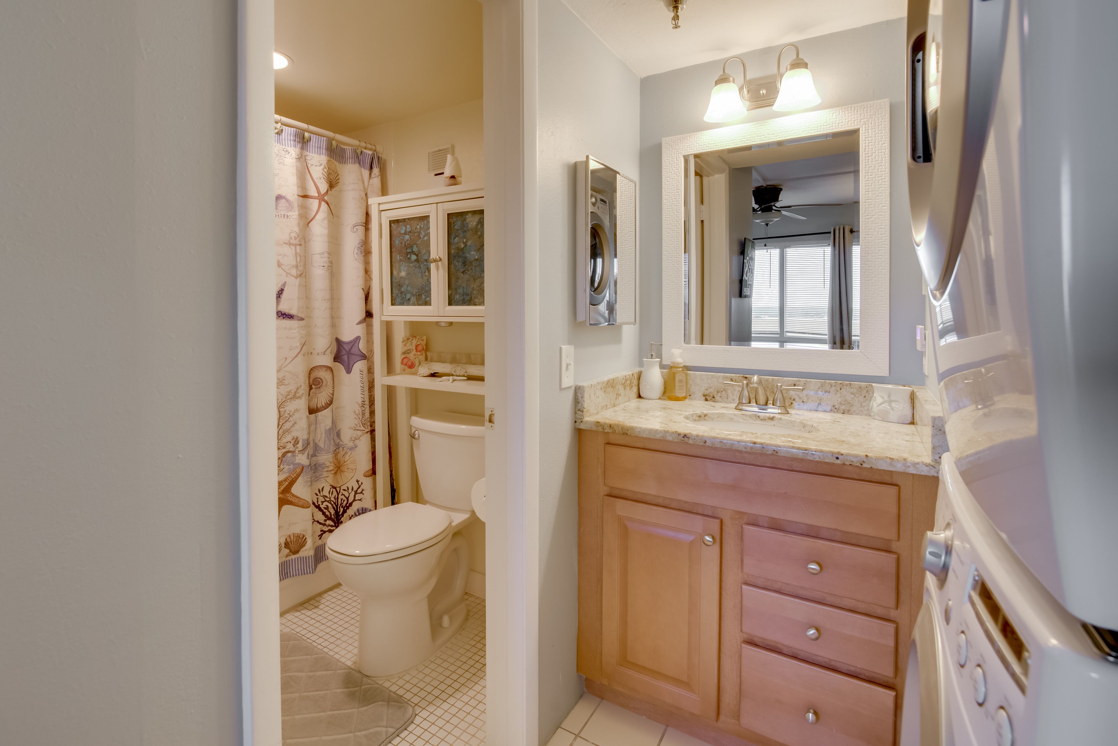 Full Bathroom | Washer/Dryer