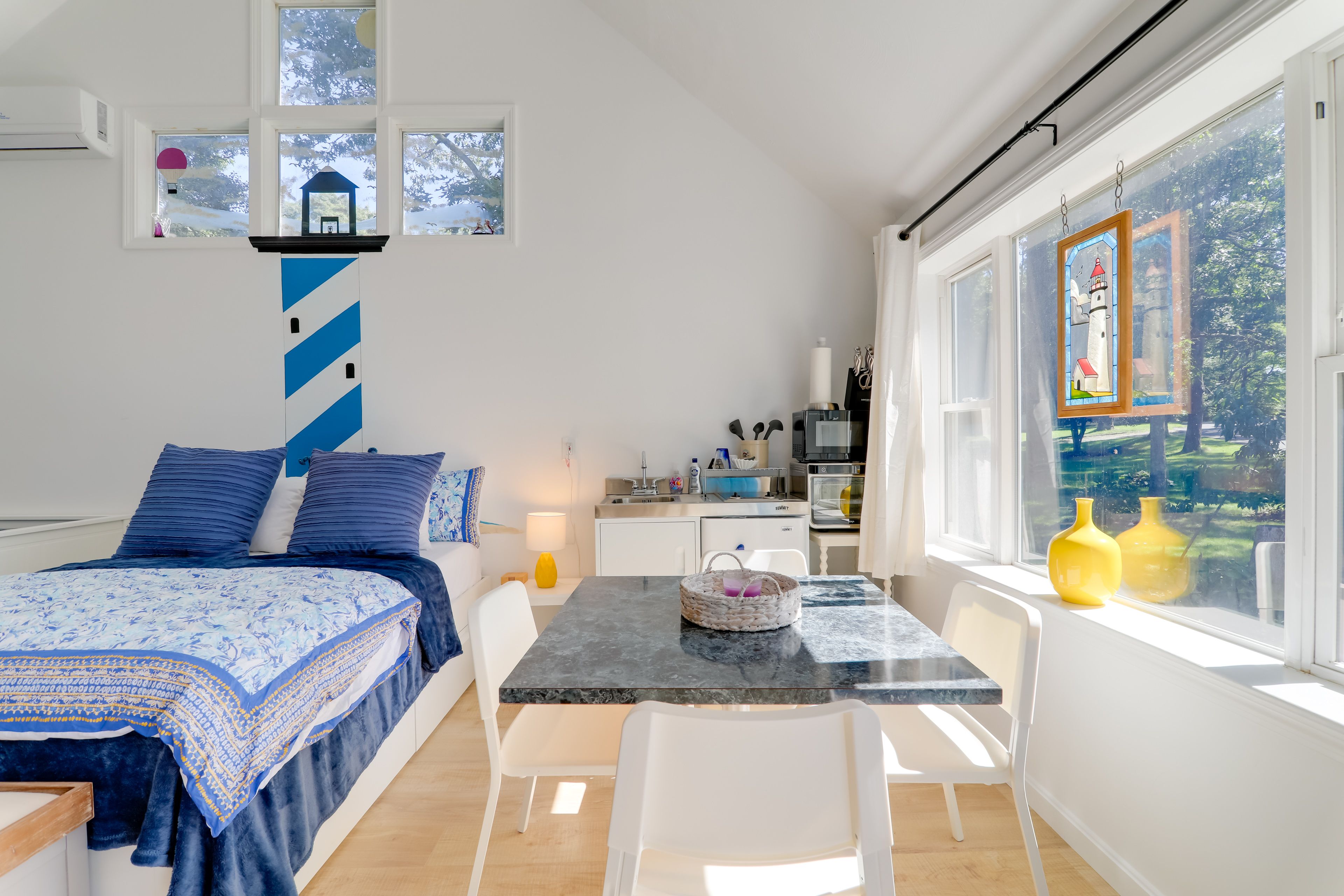 Dining Area | Dishware/Flatware Provided