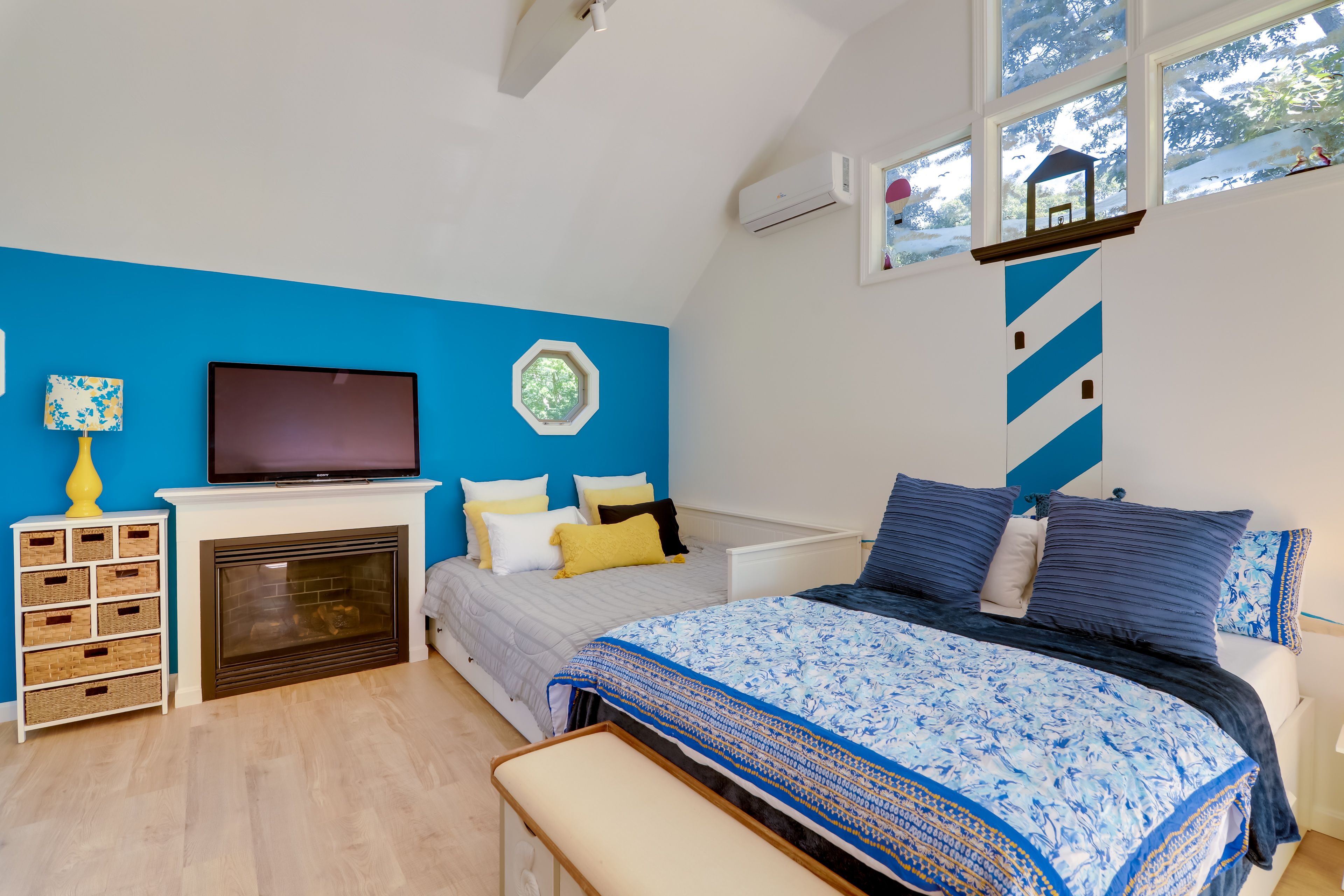 Studio | Queen Bed | Twin Daybed w/ Twin Trundle (Convertible to King Bed)