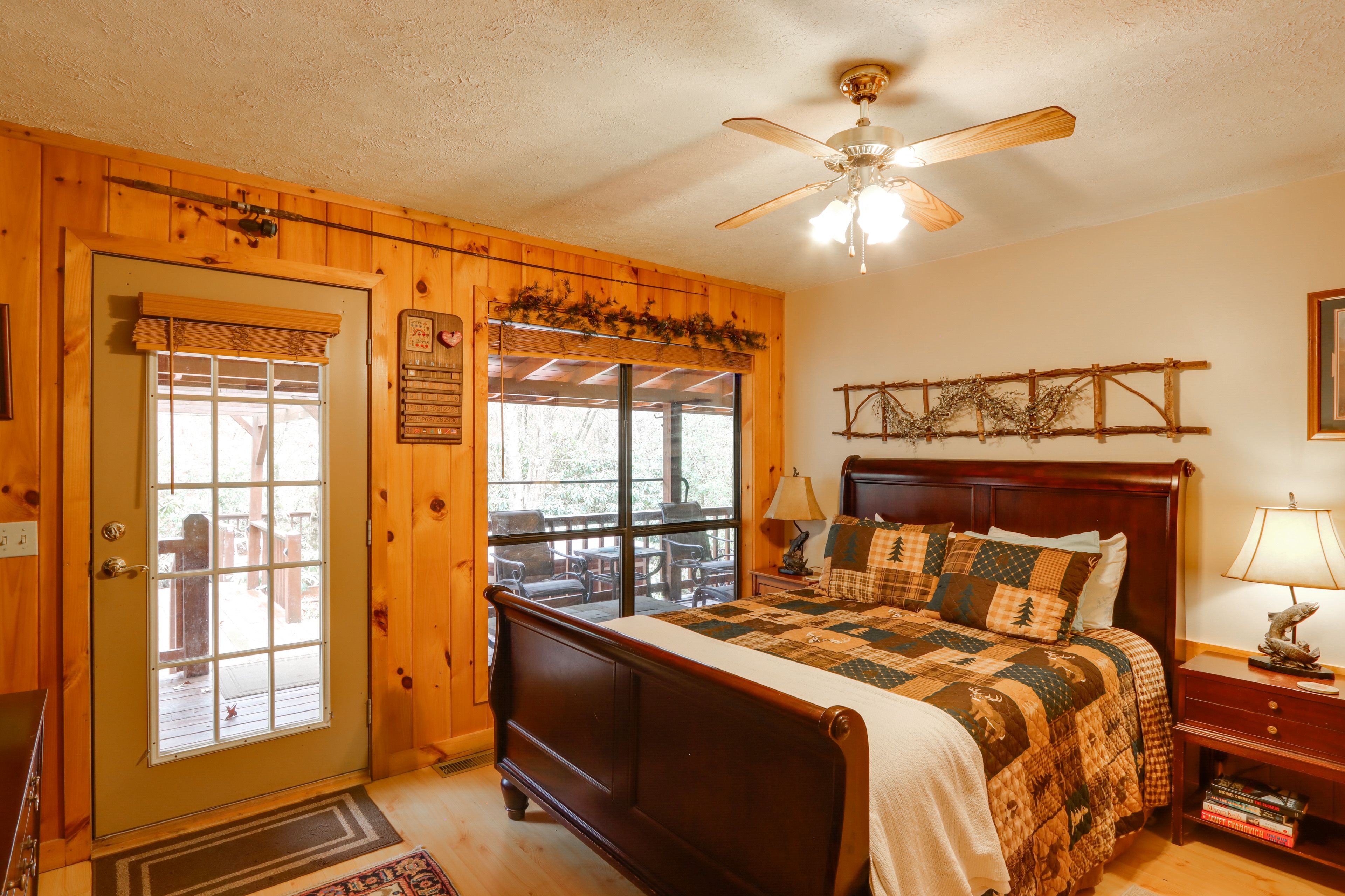 Bedroom 1 | Queen Bed | Smart TV | En-Suite Bathroom | 1st Floor