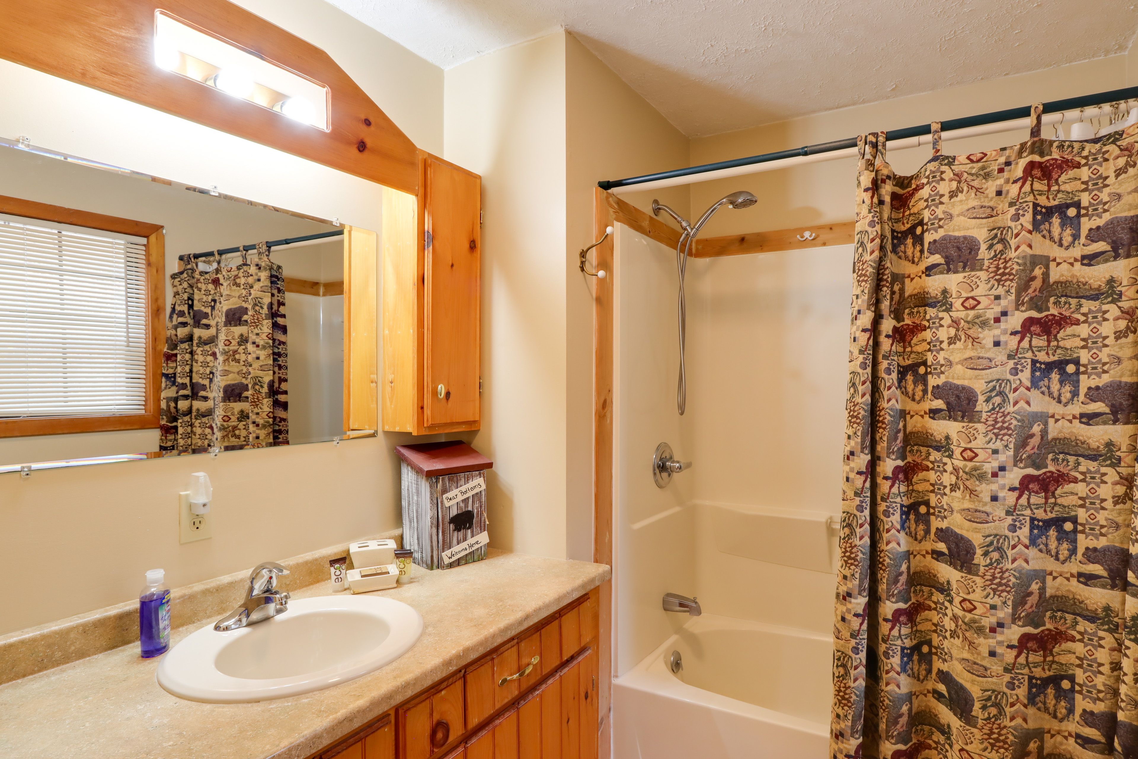 En-Suite Bathroom | Complimentary Toiletries
