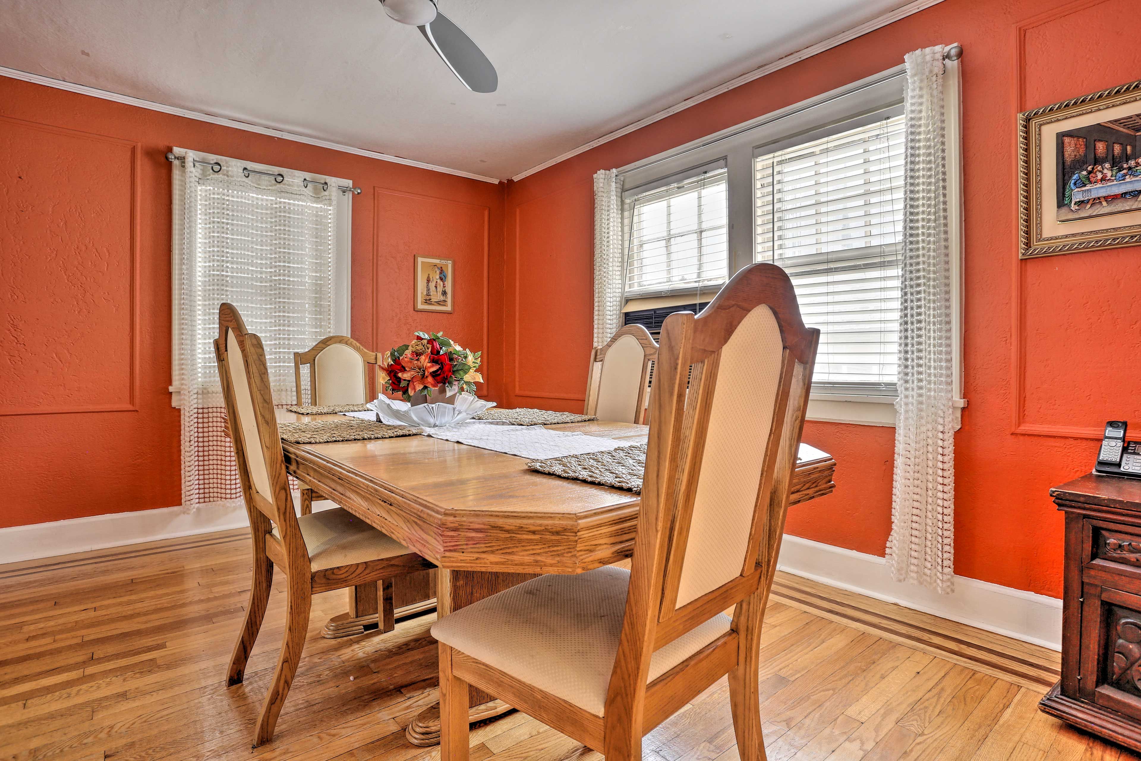 Dining Area | Dishware & Flatware Provided