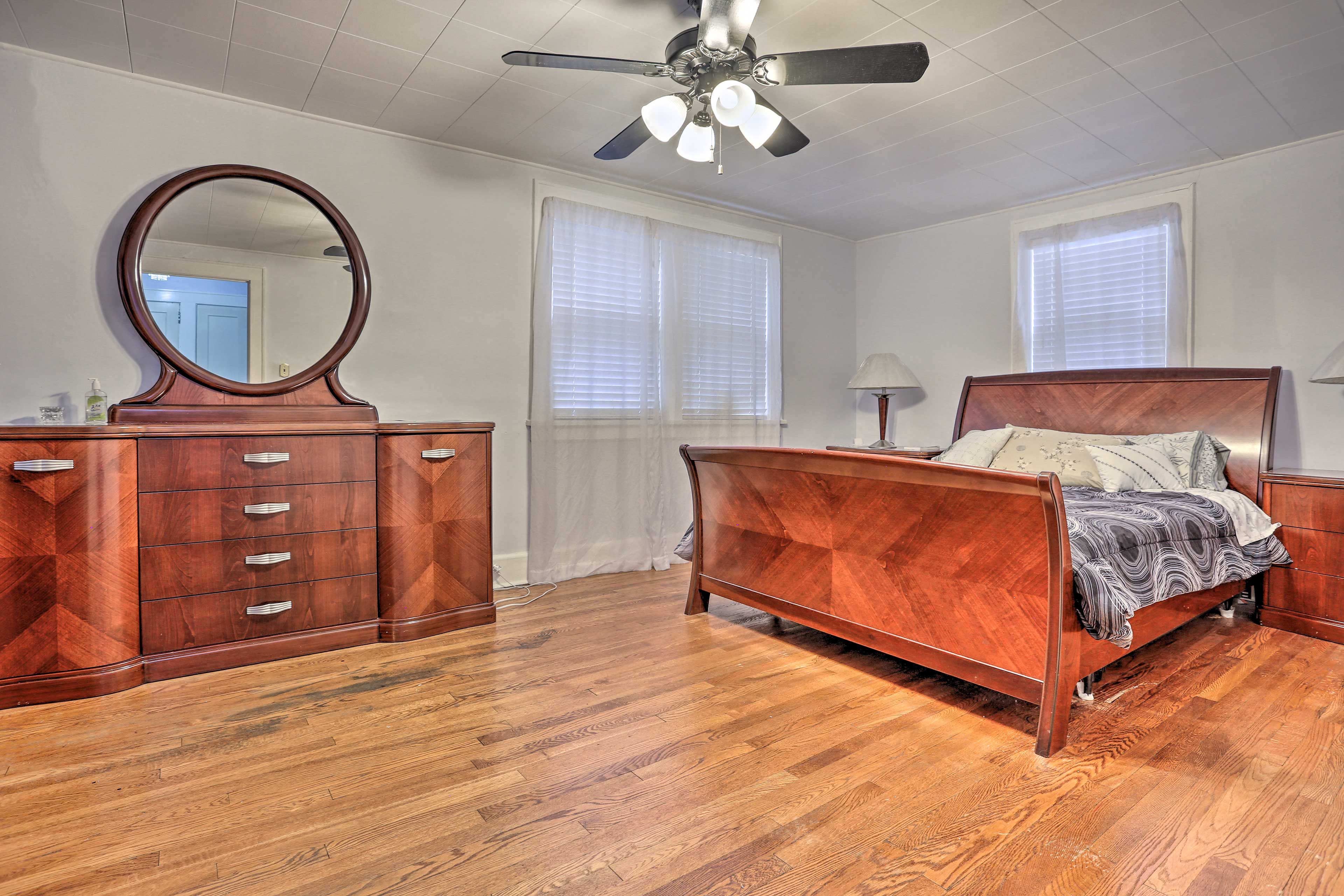 Bedroom 1 | Queen Bed | Workspace