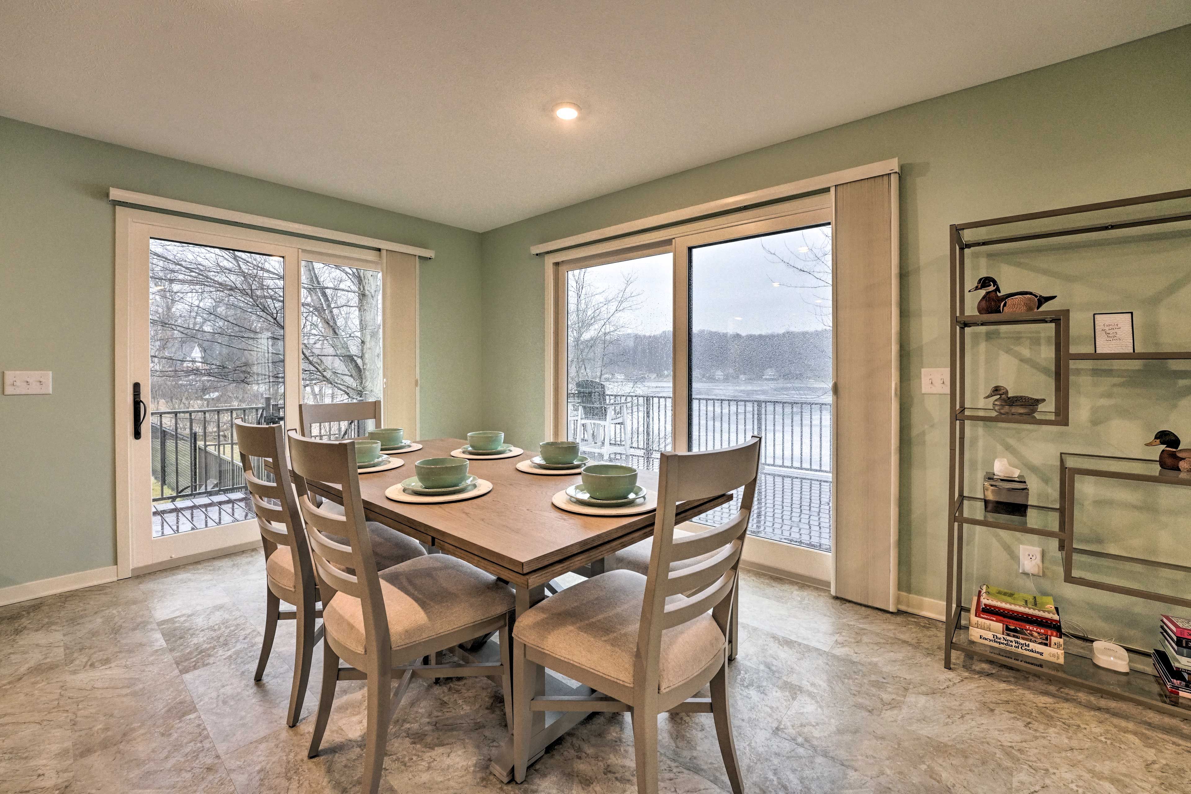 Dining Area | Dishware Provided