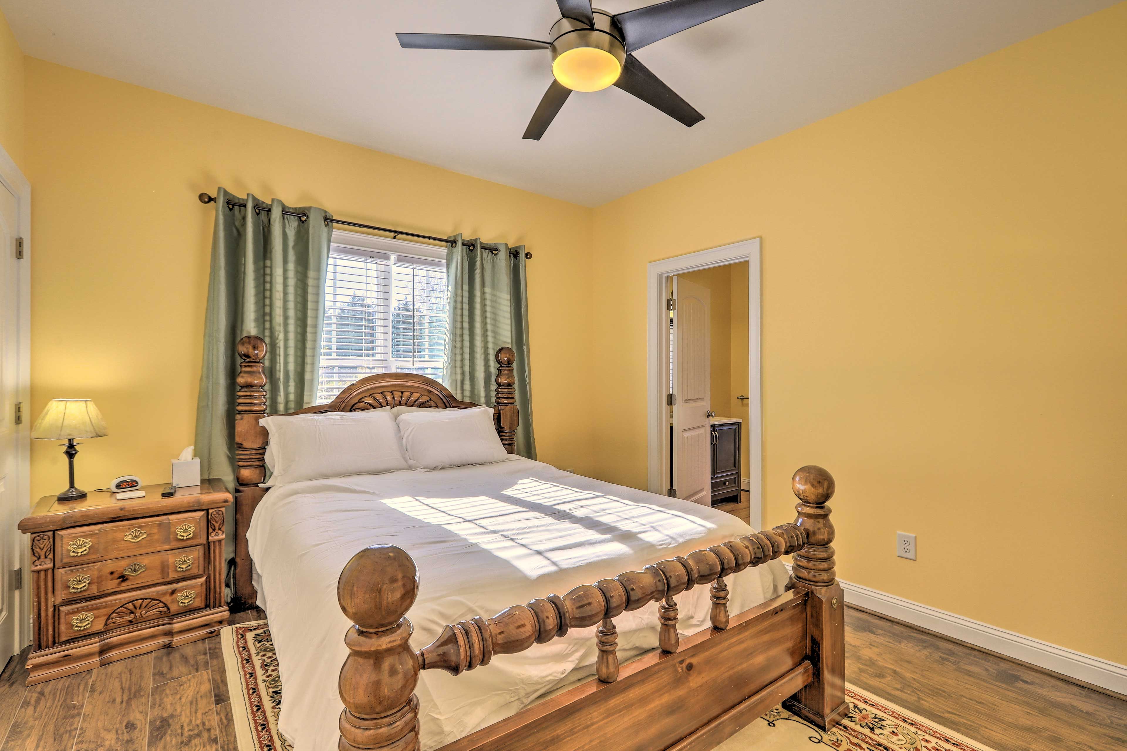 Bedroom 1 | Queen Bed | Main Level | Smart TV