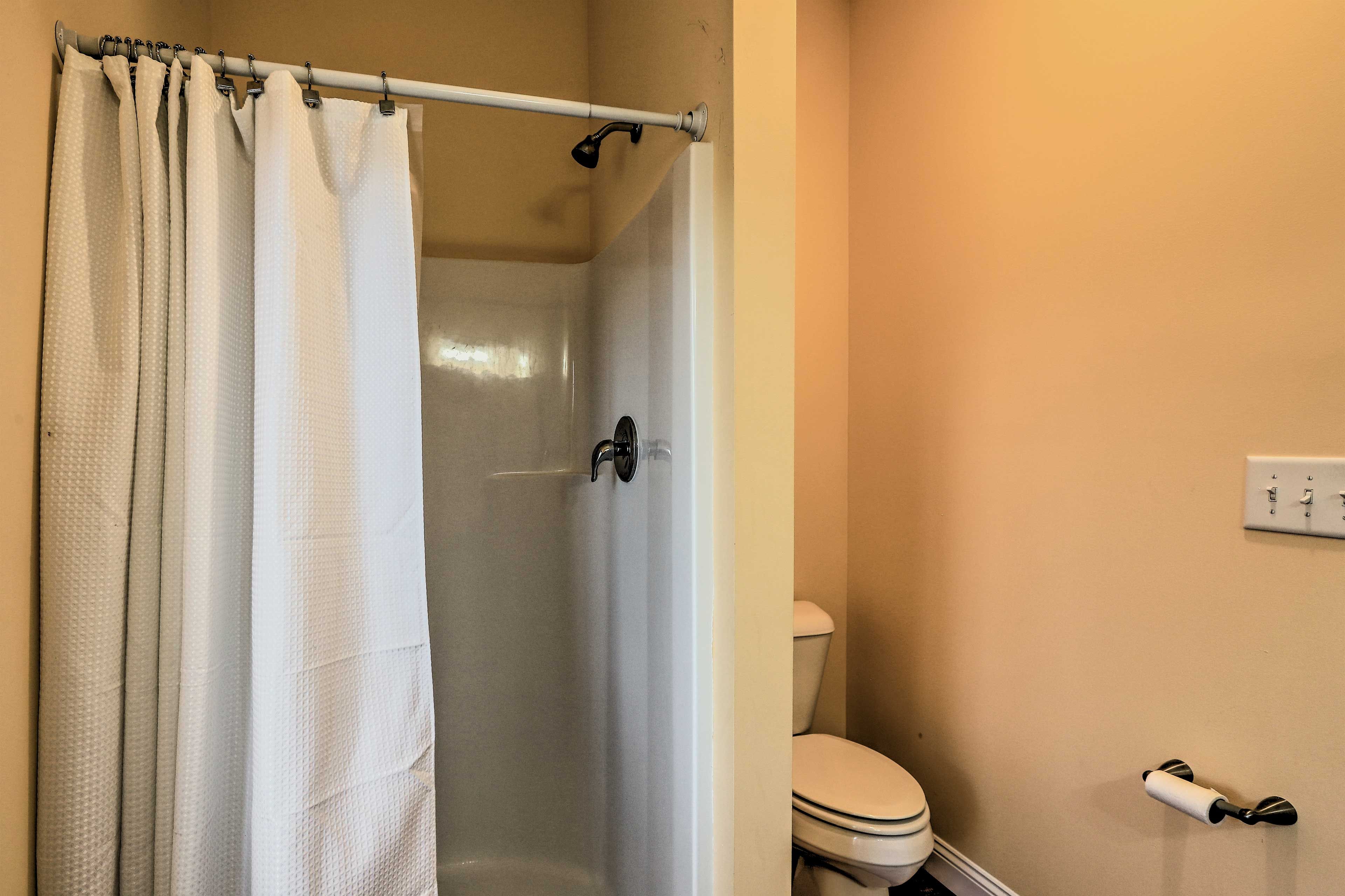 En-Suite Bathroom | Towels Provided