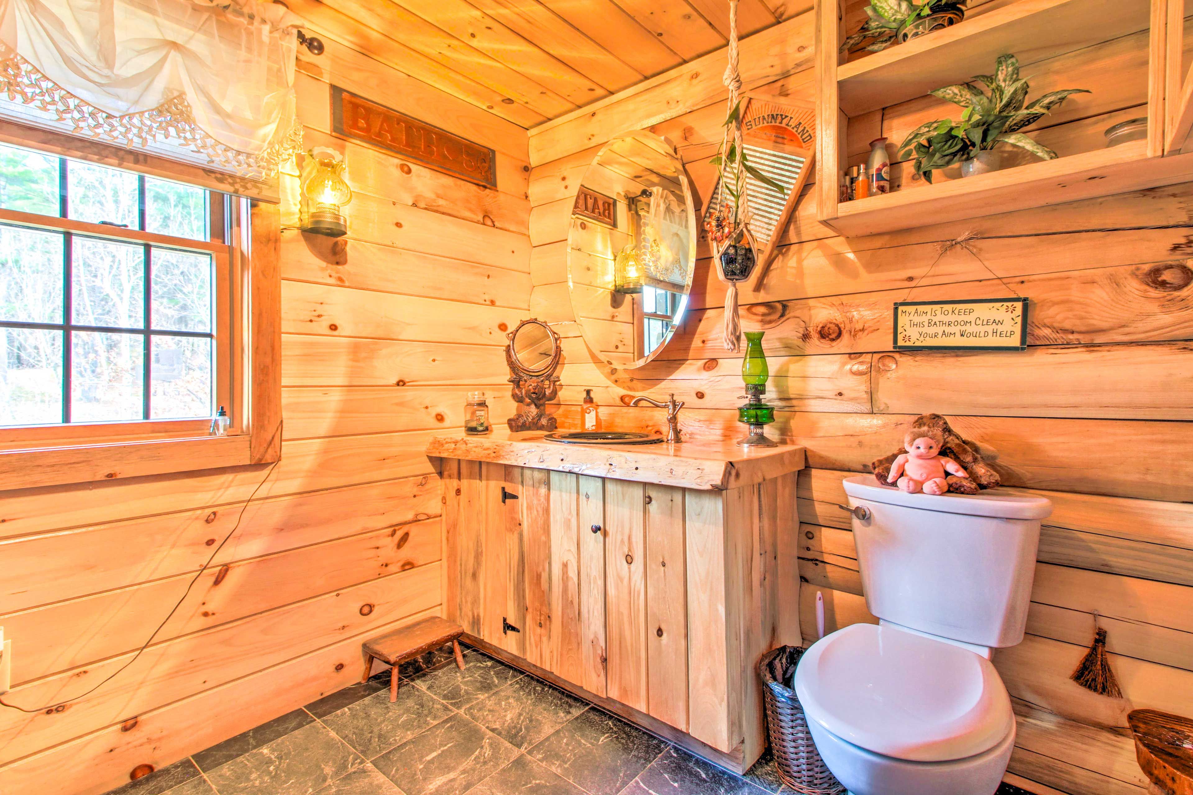 Half Bathroom | 1st Floor | Complimentary Toiletries