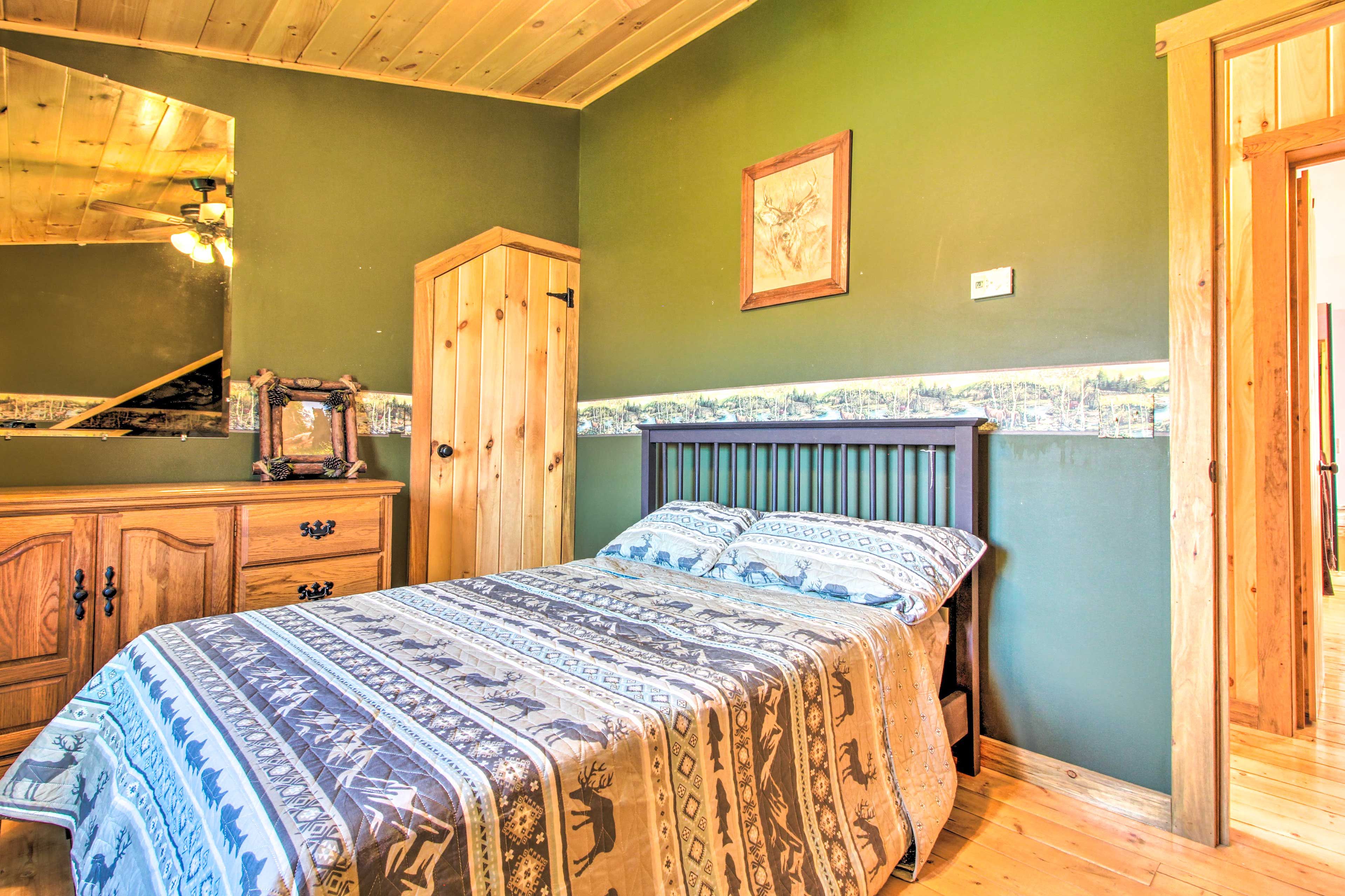 Bedroom 3 | 2nd Floor | Full Bed | Dresser | Walk-In Closet | Linens Provided