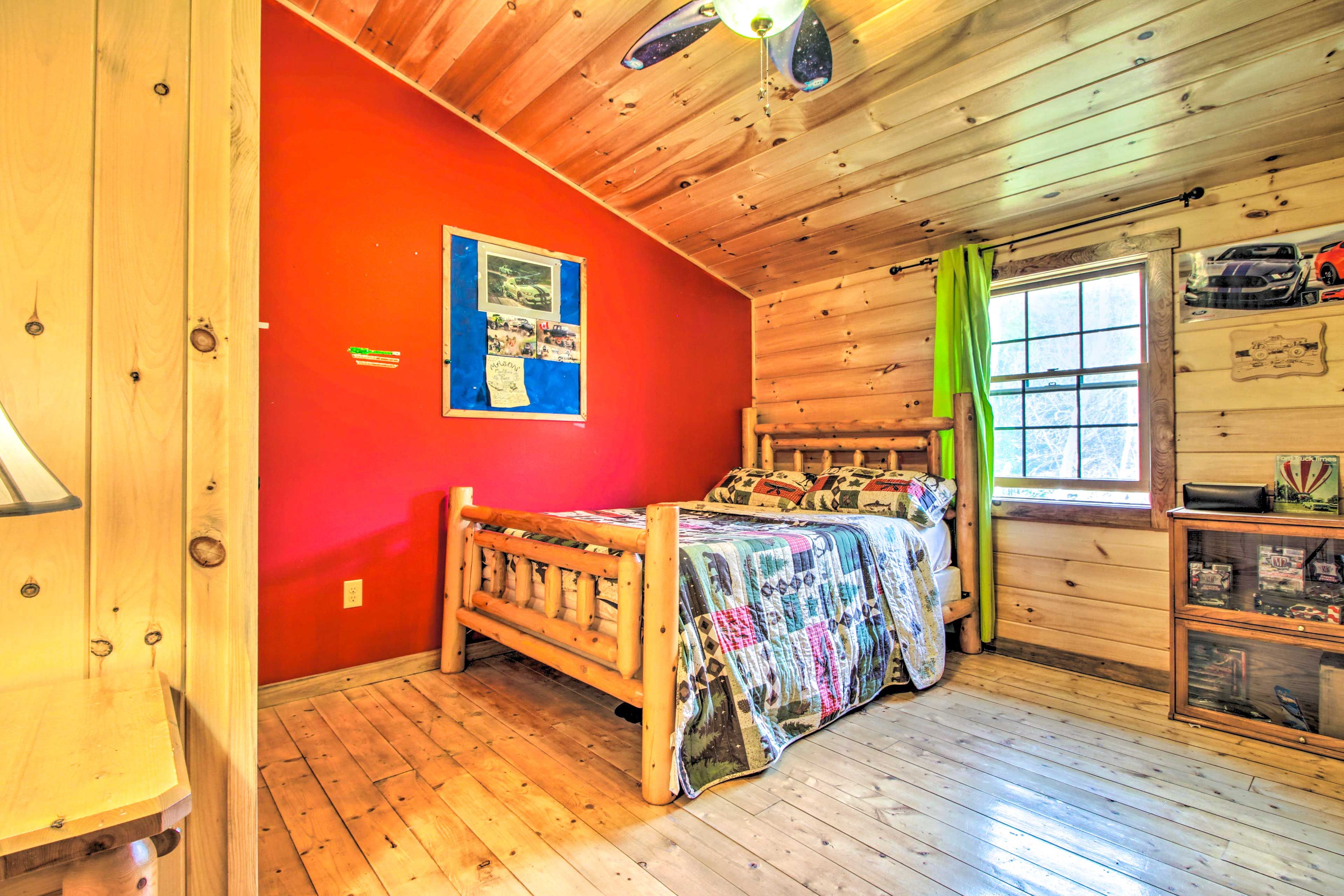 Bedroom 2 | 2nd Floor | Queen Bed | Wardrobe