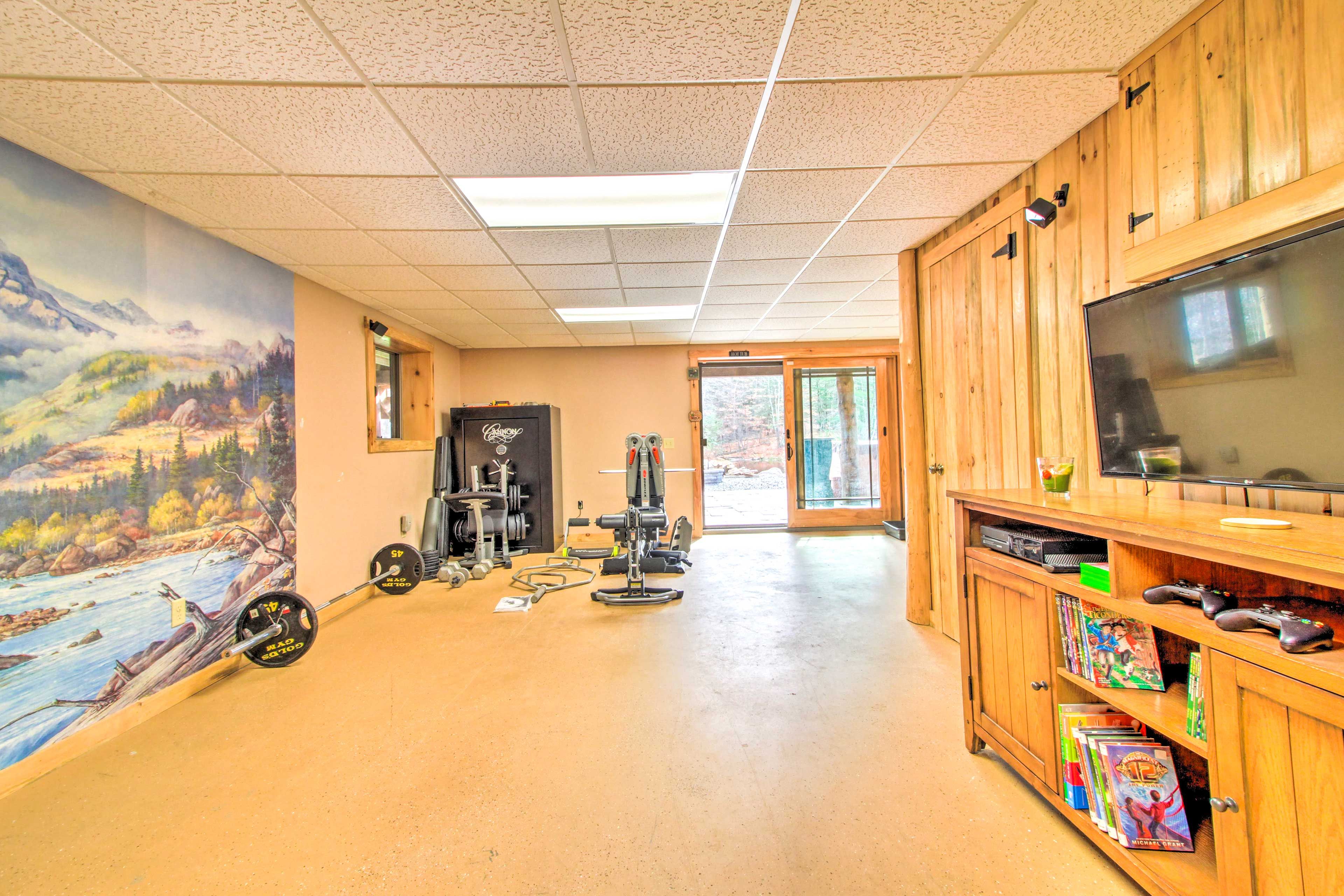 Workout Area | Basement | Smart TV | Workout Equipment